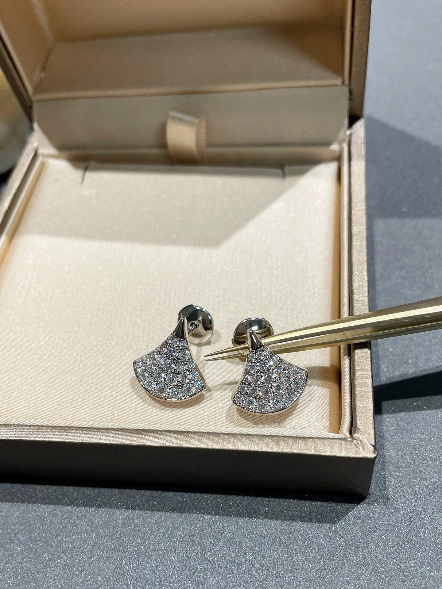 [Bulgari]DREAM STUD EARRINGS DIAMOND