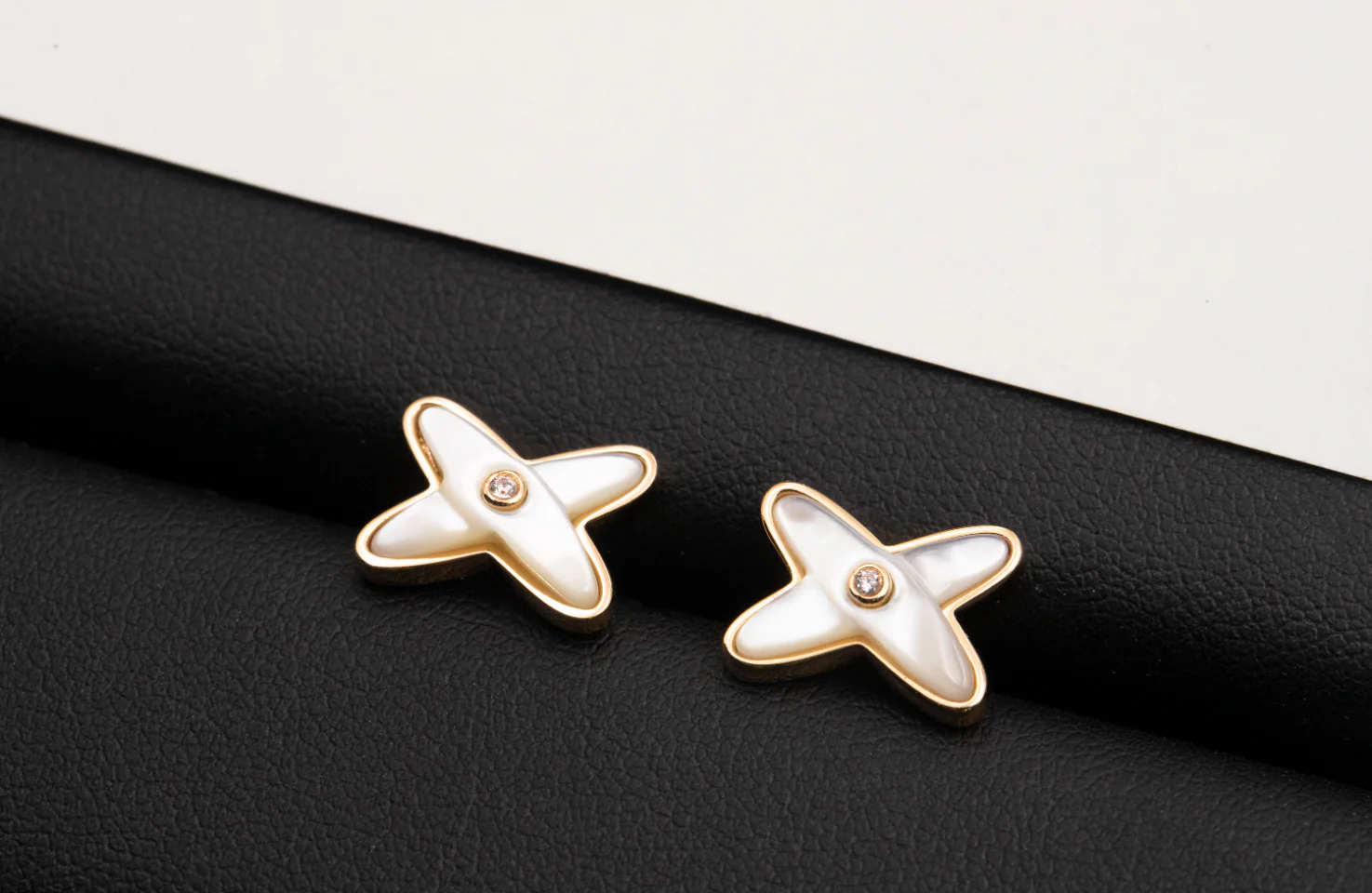 [Chaumet]JEUX DE WHITE MOP PINK GOLD DIAMOND EARRINGS