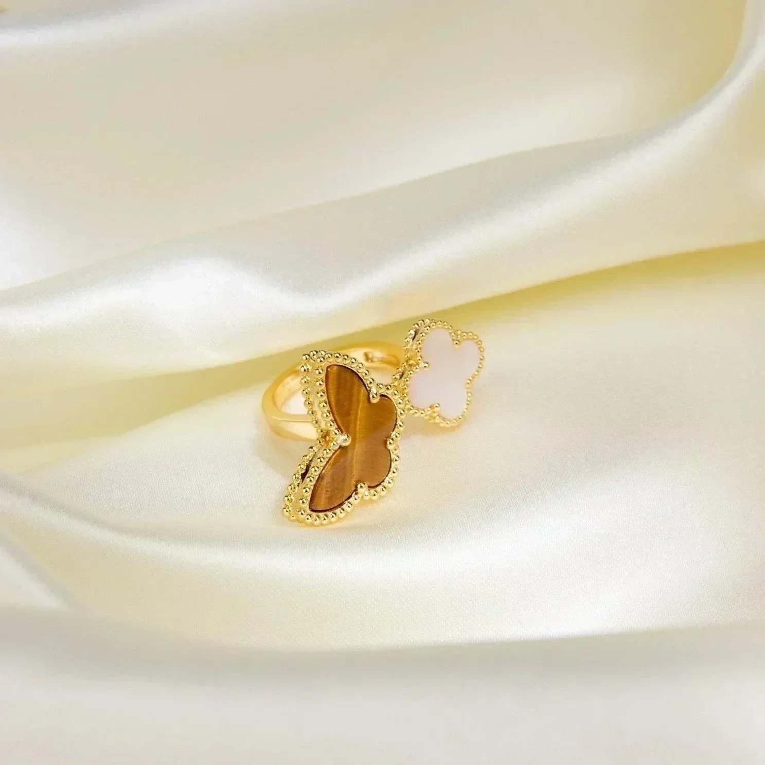 [Van Cleef & Arpels]LUCKY BETWEEN THE FINGER RING