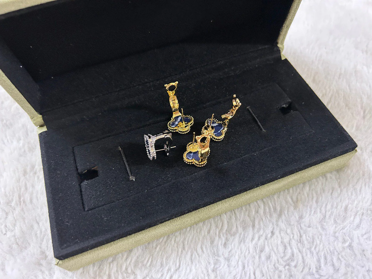 [Van Cleef & Arpels] PIETERSITE MEDIUM STUD EARRINGS