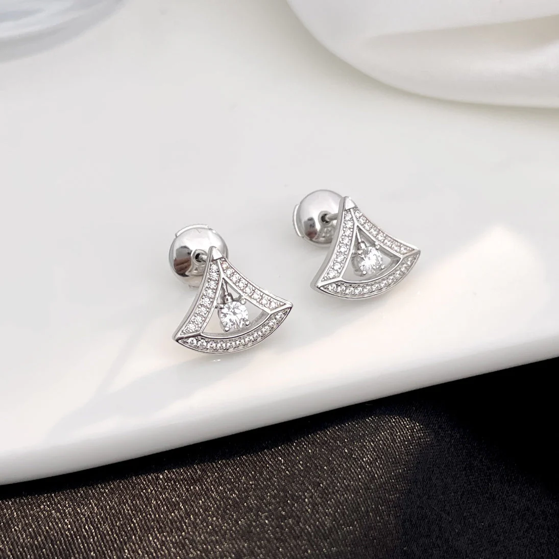 [Bulgari]DREAM MINI DIAMOND STUD EARRINGS