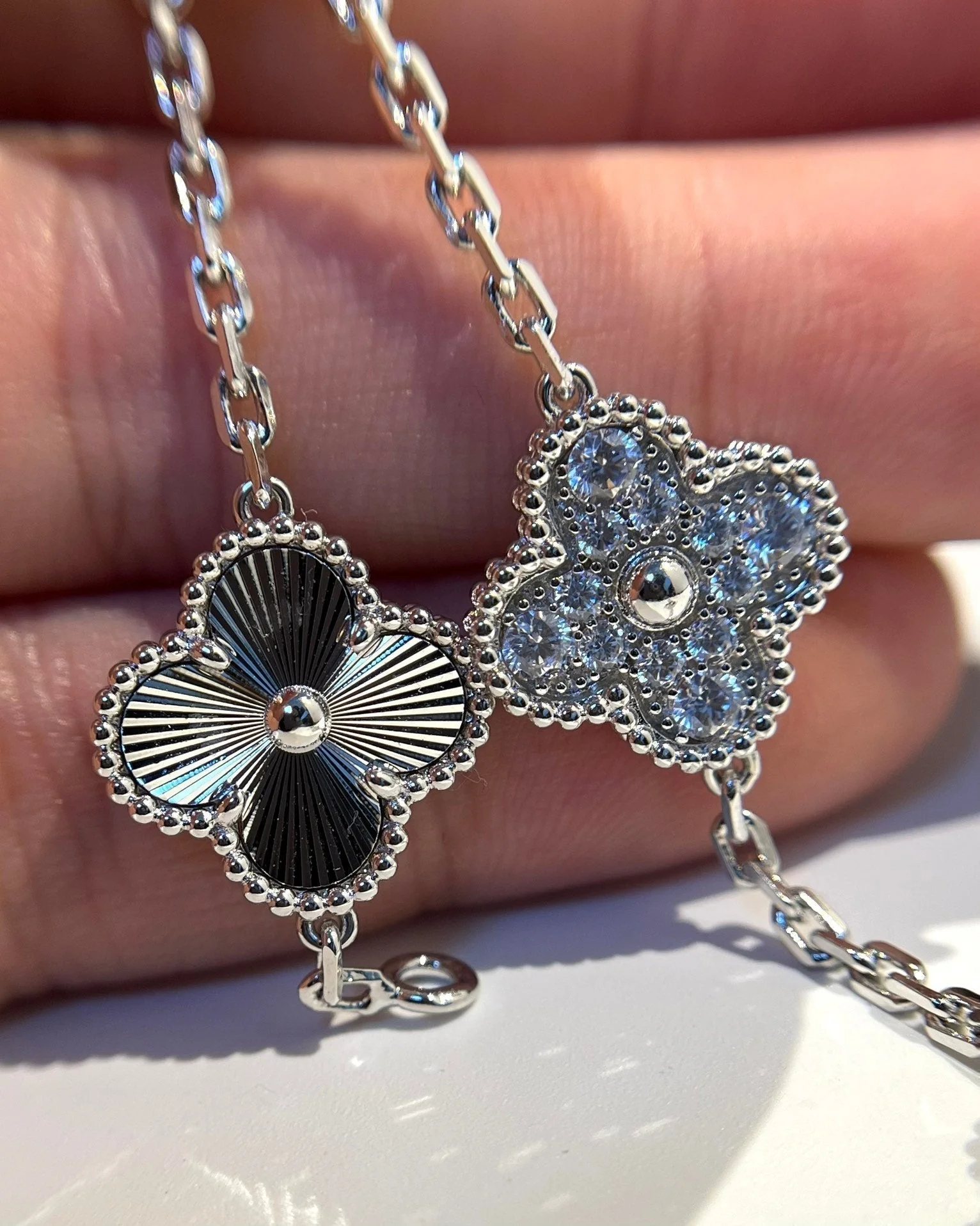 [Van Cleef & Arpels] 5 MOTIF SILVER DIAMOND BRACELET