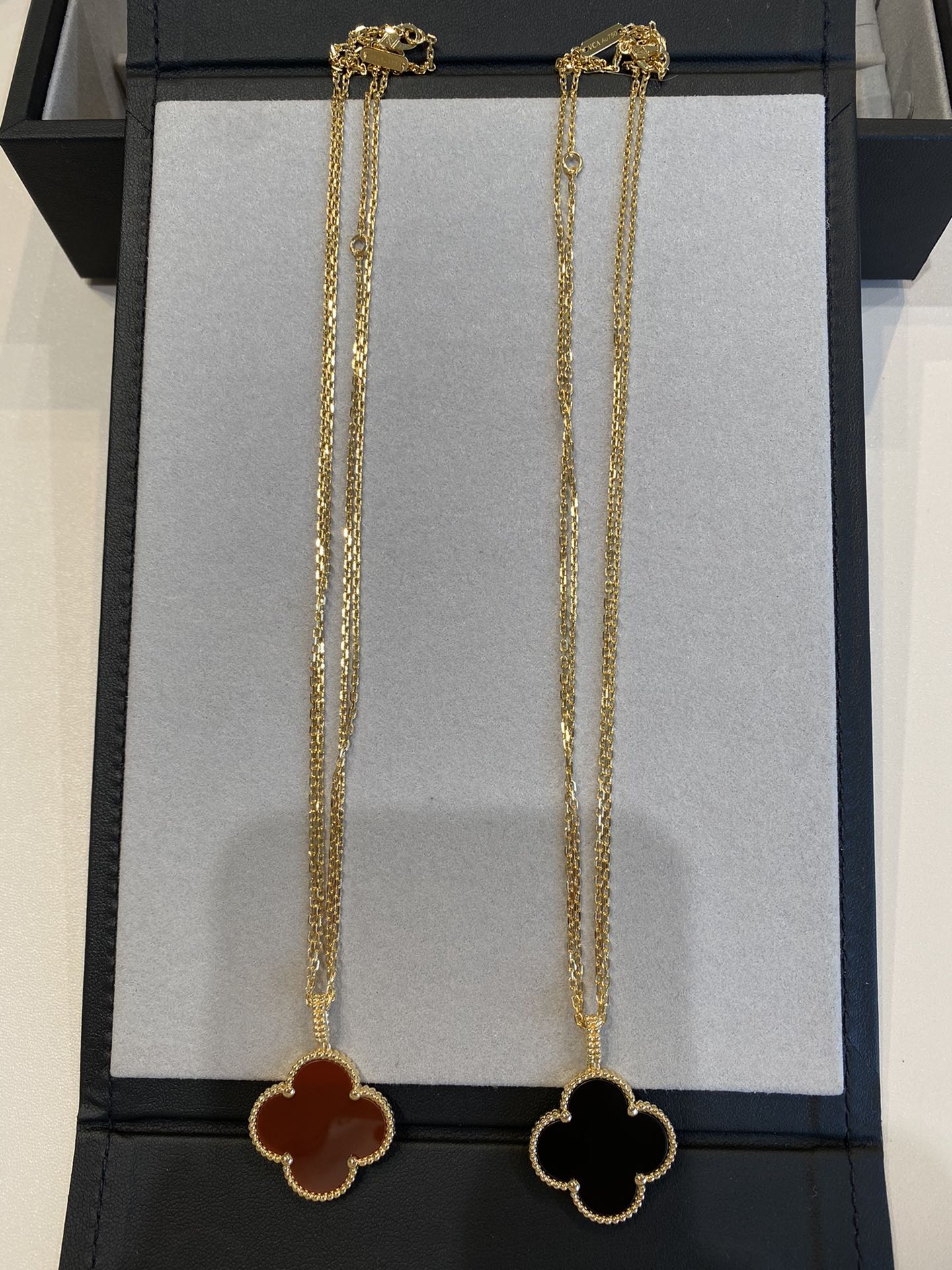 [Van Cleef & Arpels] 25MM NECKLACE GOLD CARNELIAN