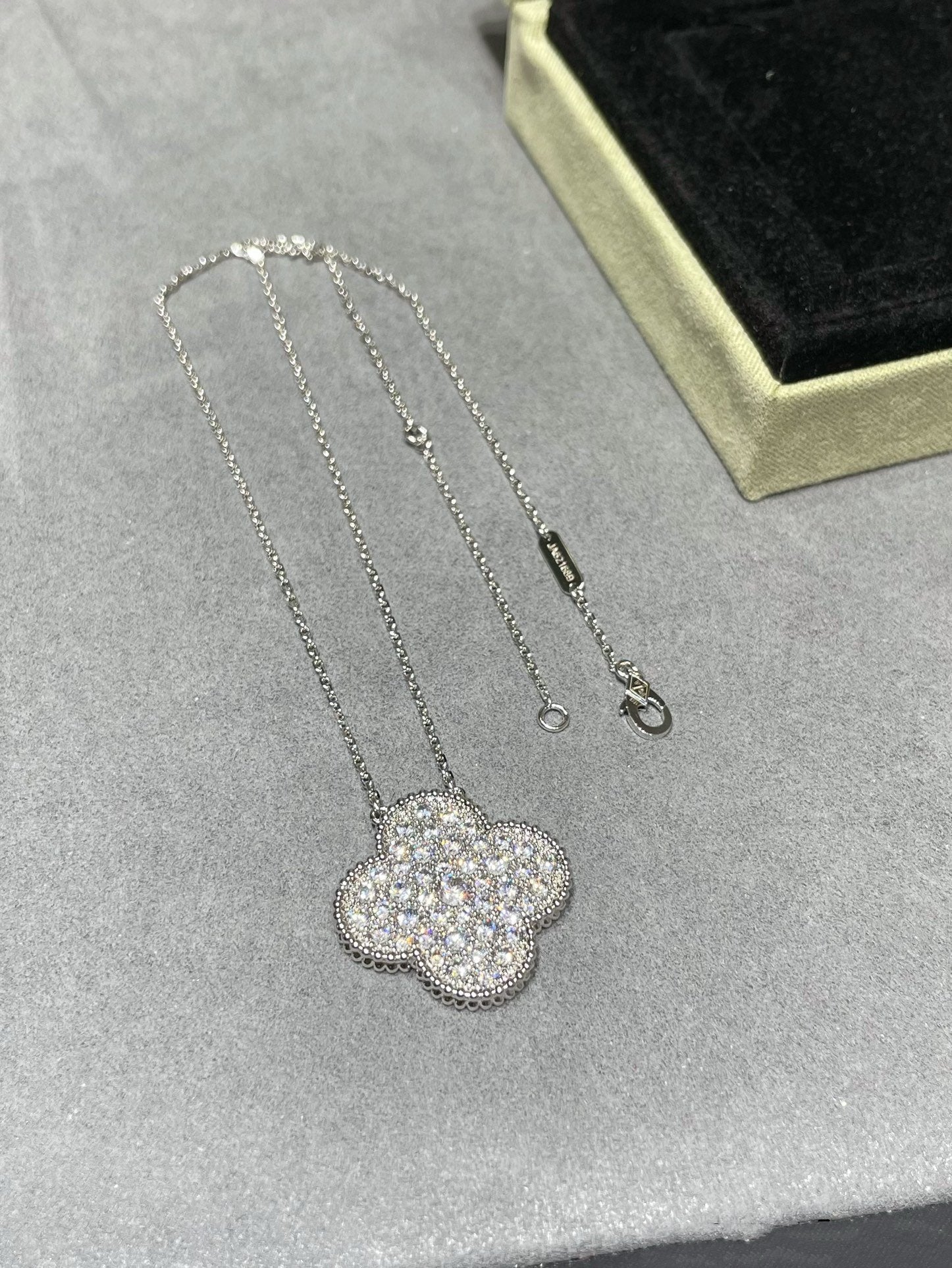 [Van Cleef & Arpels] 25MM LARGE PENDANT DIAMOND PAVED SILVER NECKLACE
