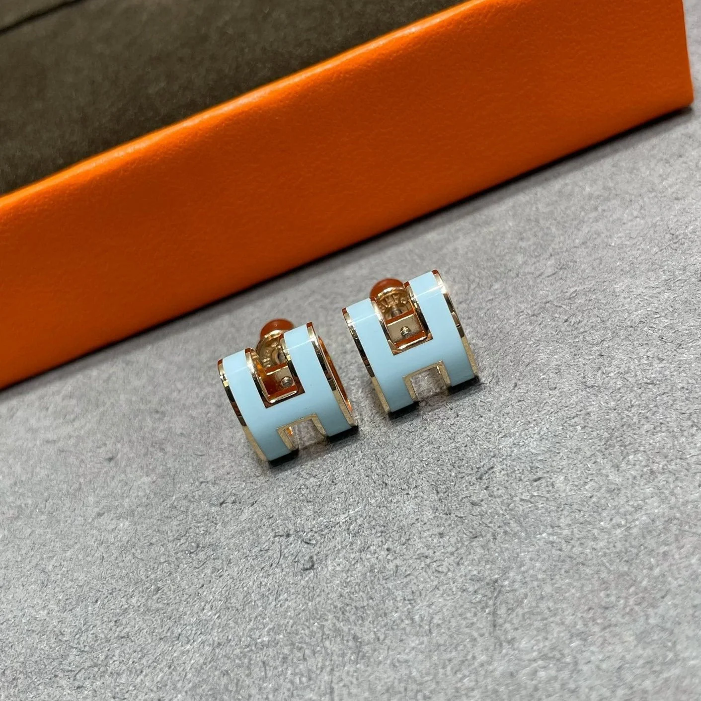 [Hermes]POP H SKY BLUE STUD EARRINGS