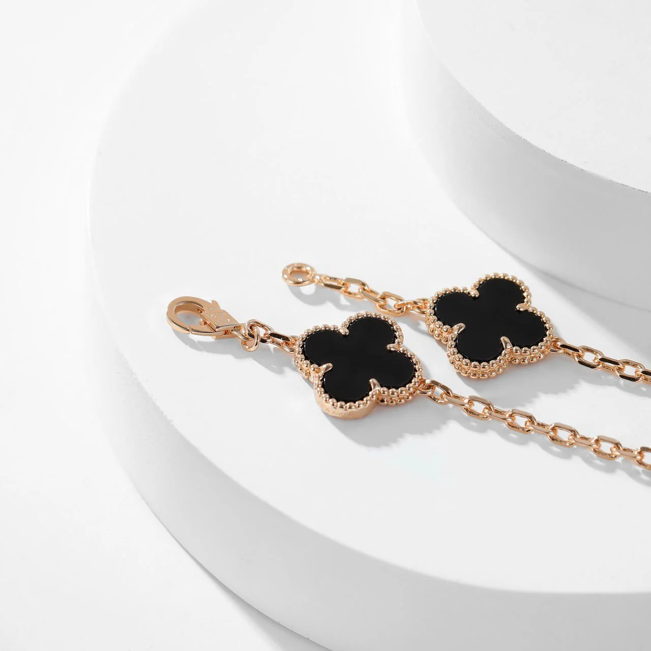 [Van Cleef & Arpels] 10 MOTIFS ONYX NECKLACE