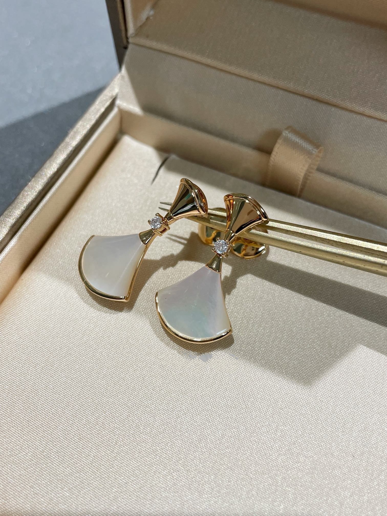 [Bulgari]DREAM MOP 1 DIAMOND EARRINGS