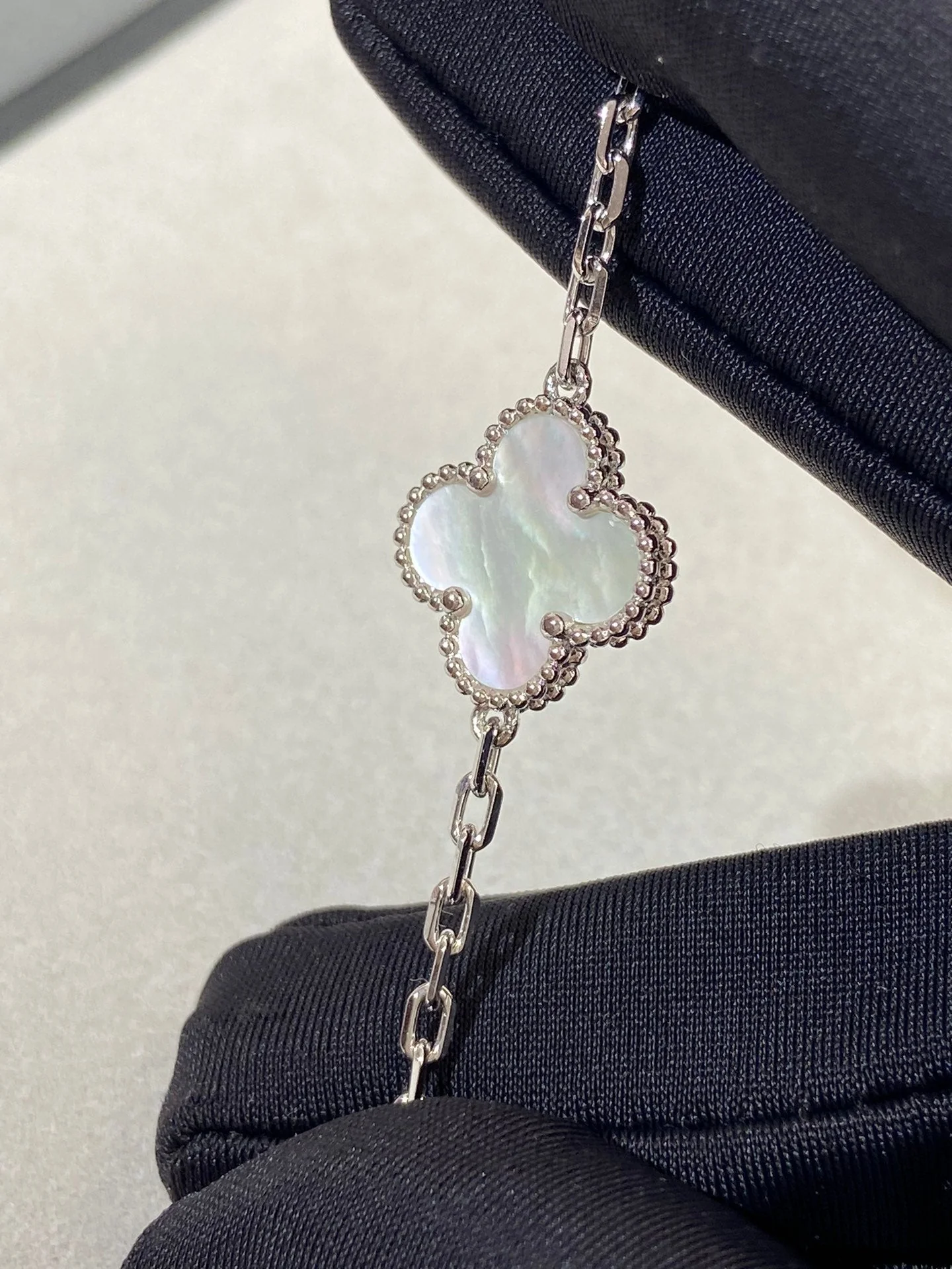 [Van Cleef & Arpels] SILVER MOP 5 MOTIF BRACELET