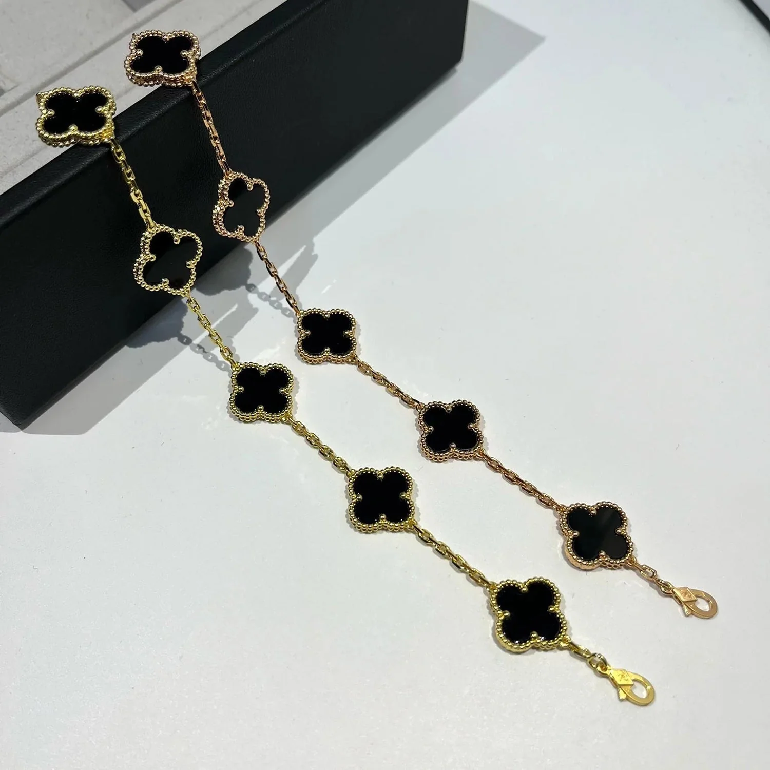 [Van Cleef & Arpels]  5 MOTIFS BLACK ONYX BRACELET