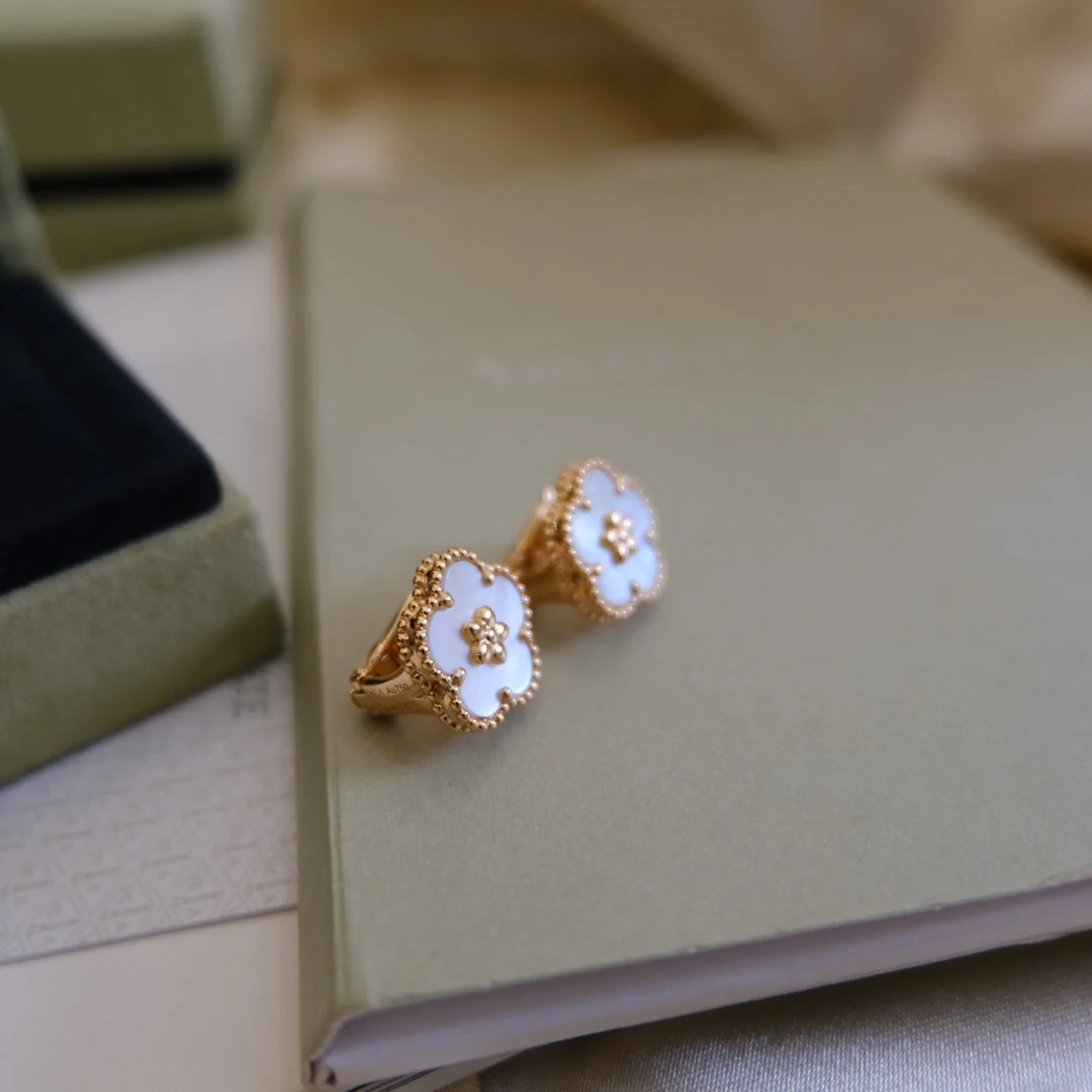 [Van Cleef & Arpels]LUCKY PINK GOLD WHITE MOP EARRINGS