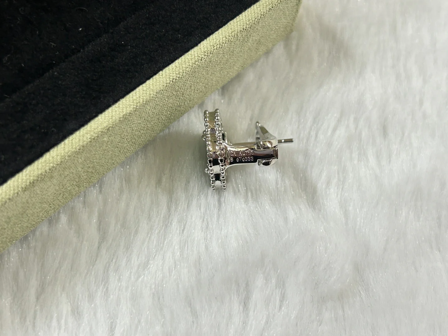 [Van Cleef & Arpels] PIETERSITE MEDIUM STUD EARRINGS