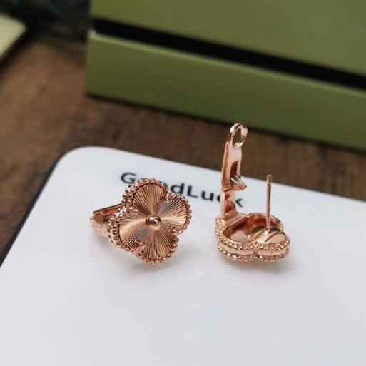 [Van Cleef & Arpels] MEDIUM STUD EARRINGS