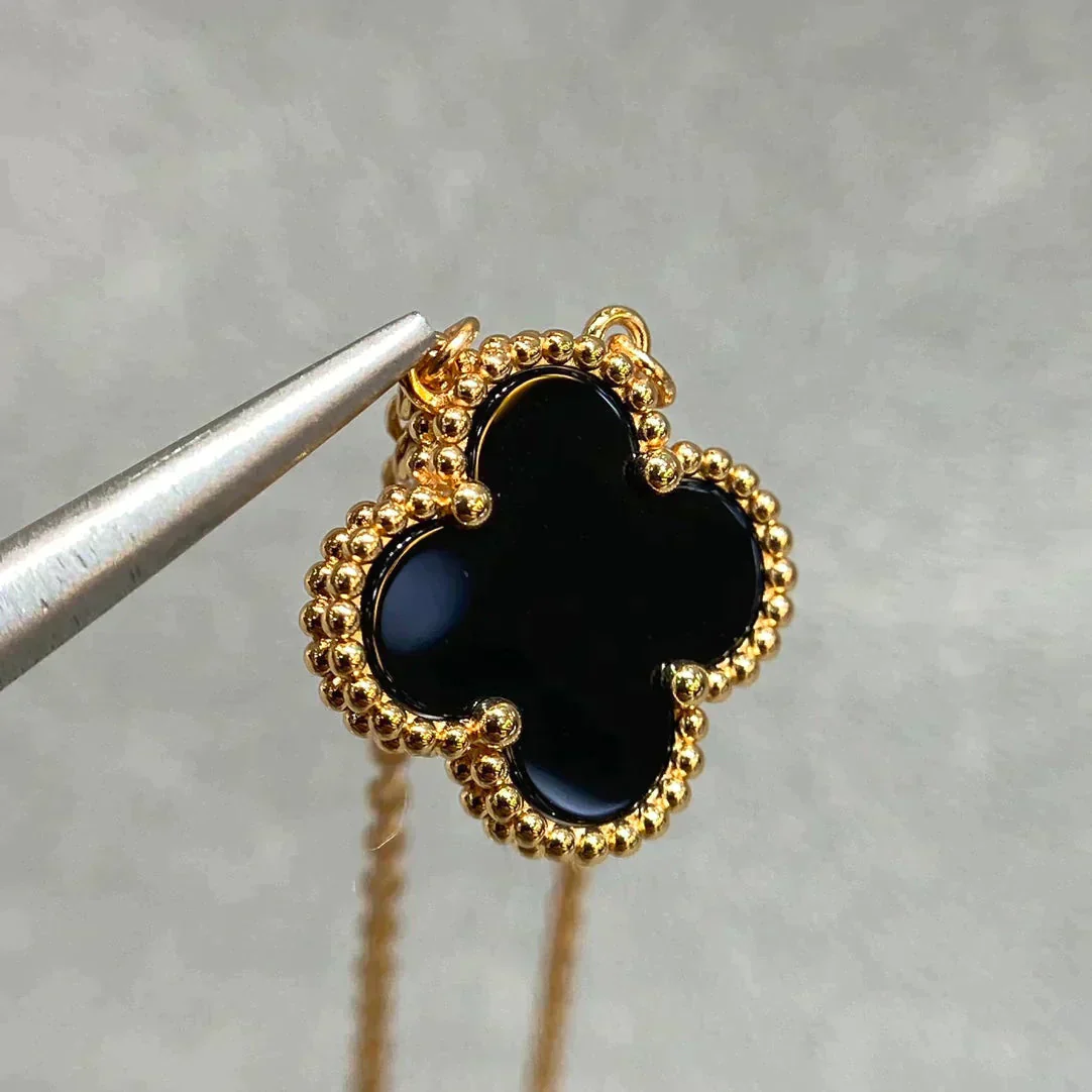 [Van Cleef & Arpels] 15MM BLACK ONYX SINGLE FLOWER NECKLACE