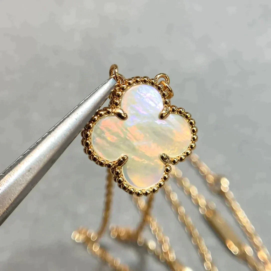 [Van Cleef & Arpels]  15MM WHITE MOTHER OF PEARL NECKLACE