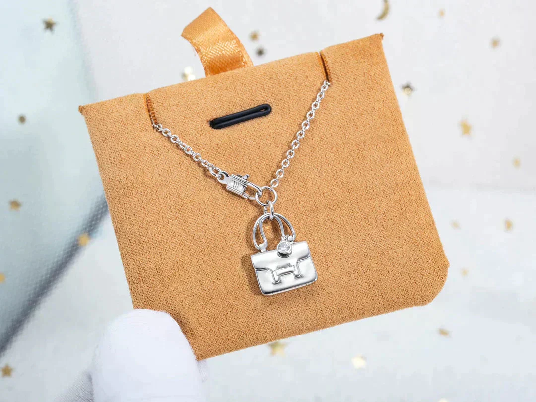 [Hermes]AMULETTE PEDANT SILVER NECKLACE