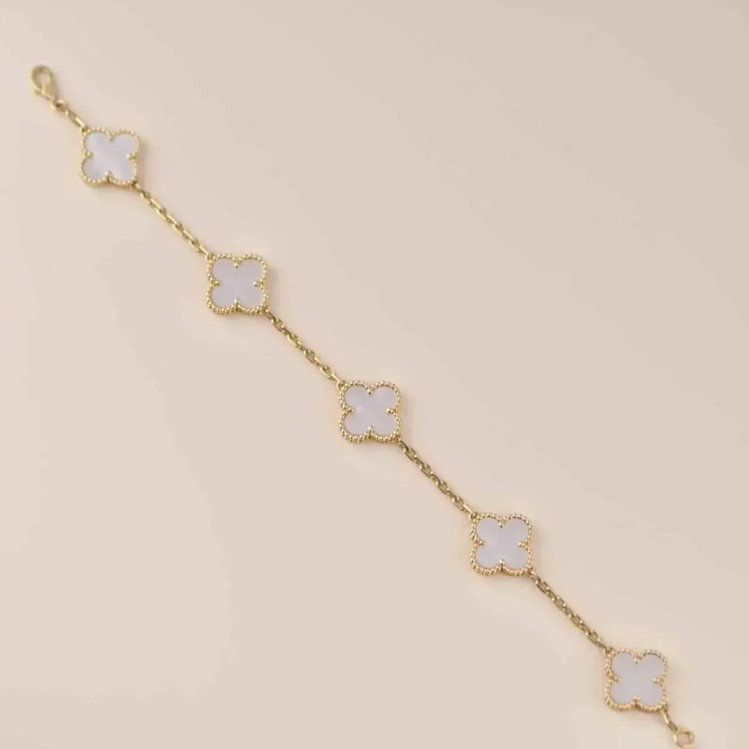 [Van Cleef & Arpels]  5 MOTIF WHITE MOP BRACELET