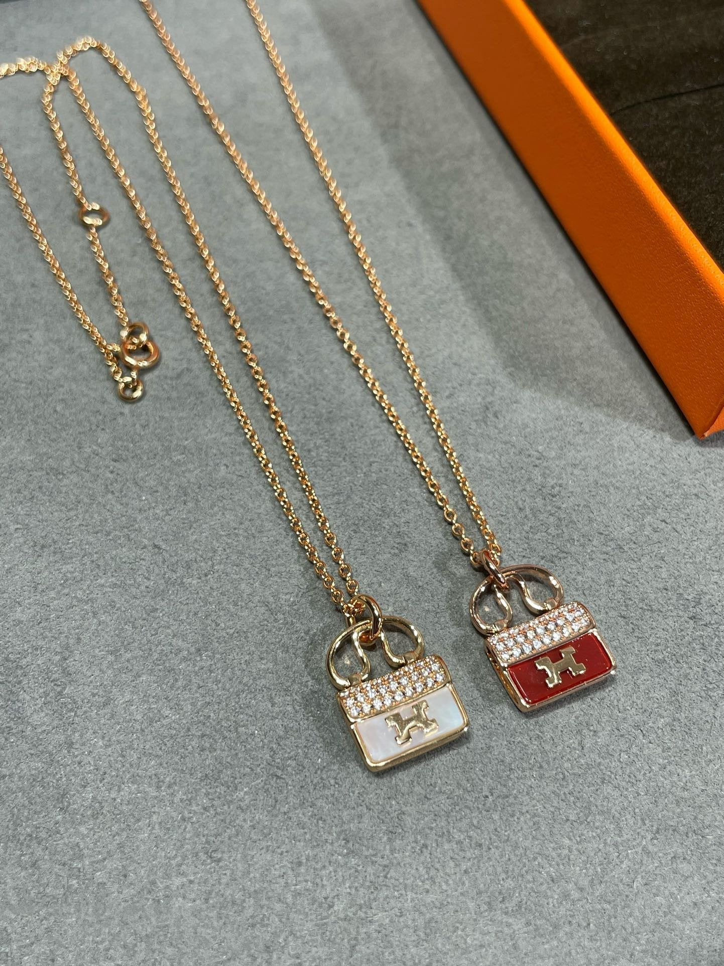 [Hermes]H CIRCE MOISSANITE PENDANT NECKLACE GOLD