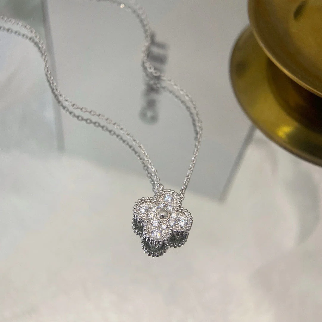 [Van Cleef & Arpels] 15MM DIAMOND SINGLE FLOWER NECKLACE