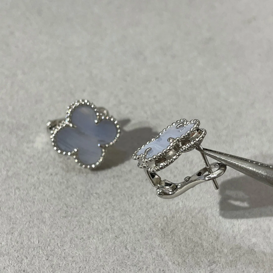 [Van Cleef & Arpels] CHALCEDONY SILVER STUD EARRINGS