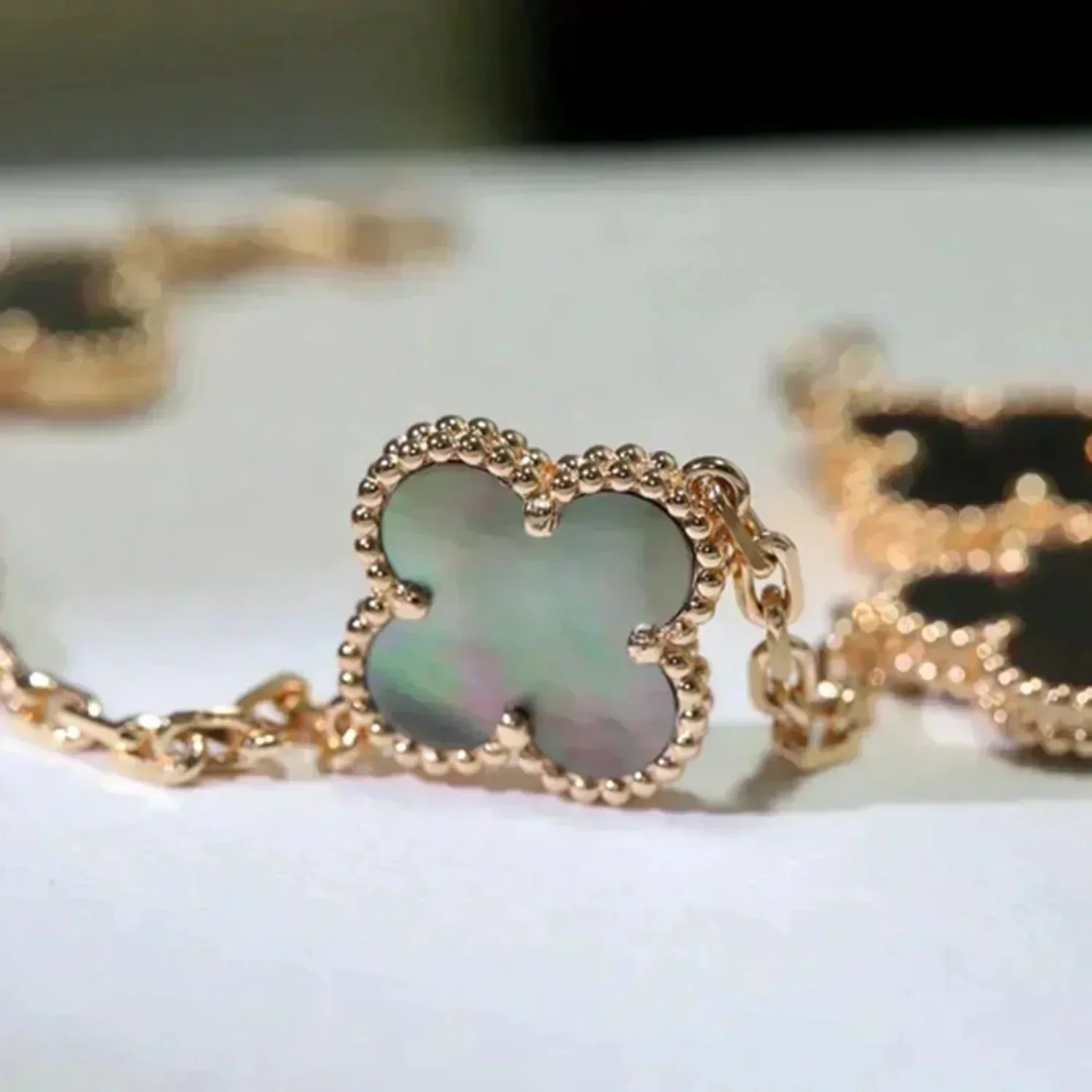 [Van Cleef & Arpels] 5 MOTIF GRAY MOP  BRACELET