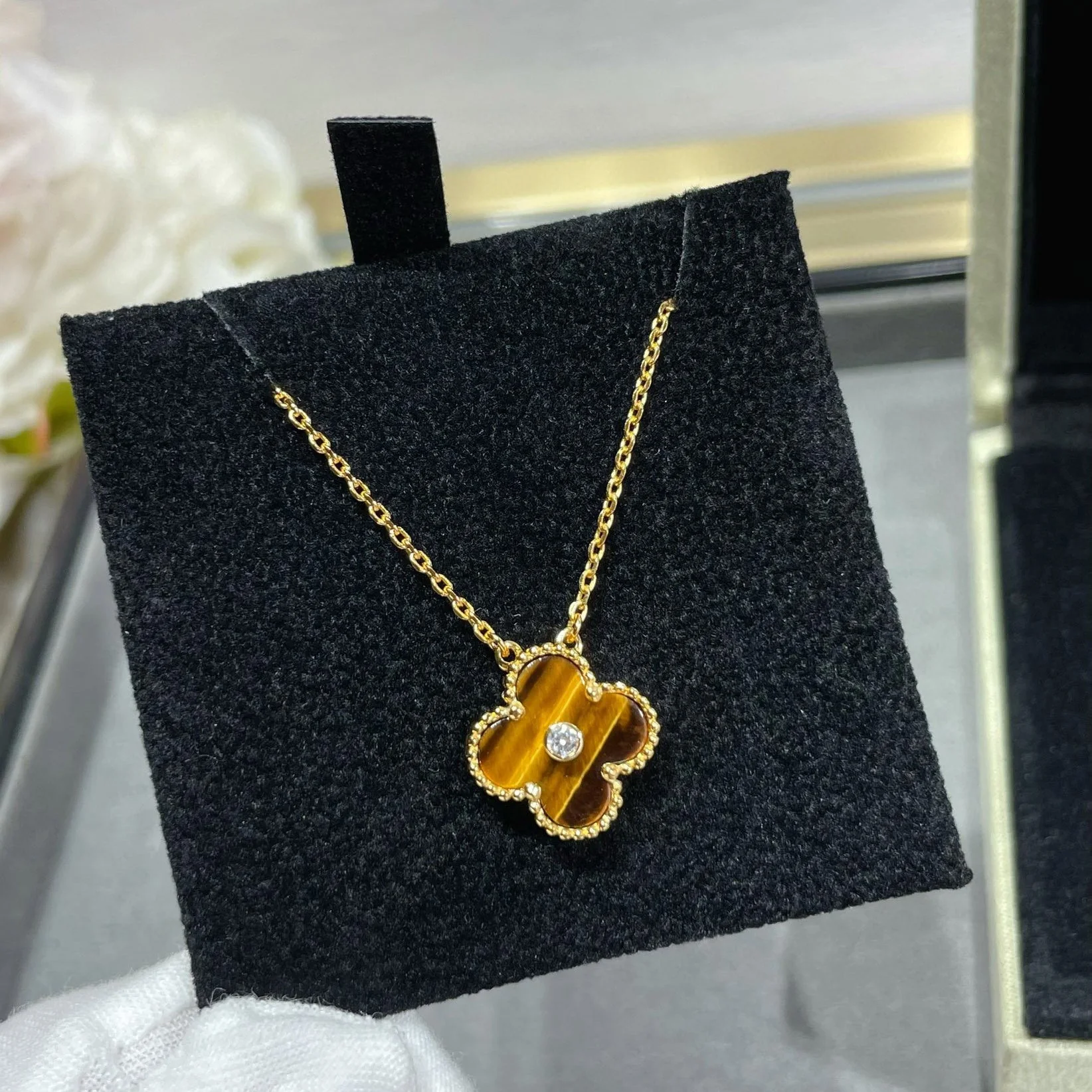 [Van Cleef & Arpels] 15MM DIAMOND AND YELLOW TIGER'S EYE AGATE necklace