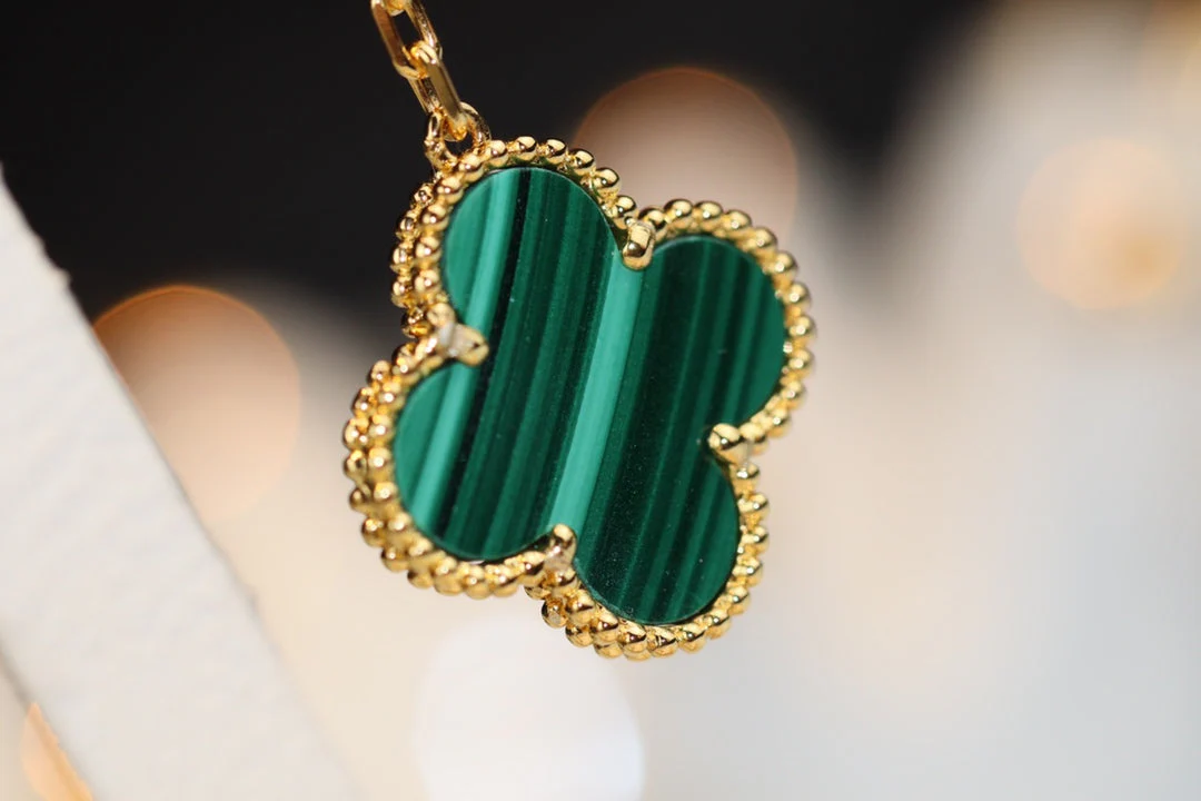 [Van Cleef & Arpels] EARRINGS GOLD MALACHITE DIAMOND 3 MOTIF