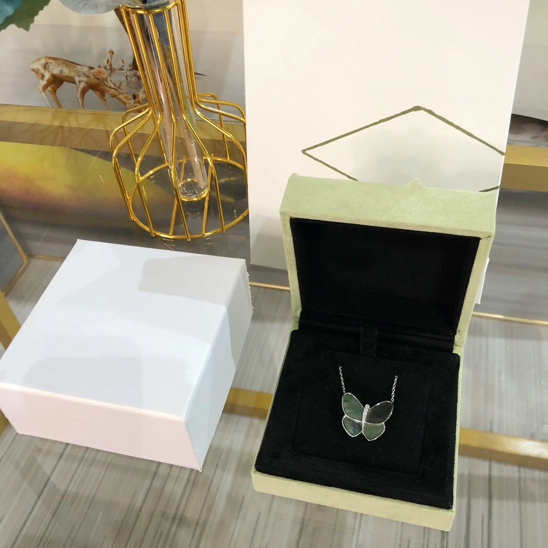 [Van Cleef & Arpels]LARGE BUTTERFLY SILVER PENDANT DIAMOND NECKLACE
