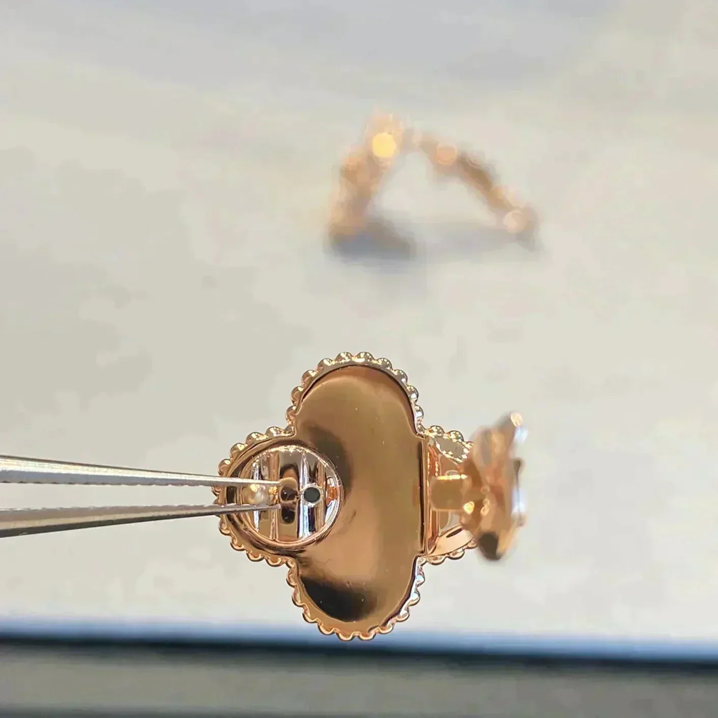 [Van Cleef & Arpels] MEDIUM 1 MOTIFS GRAY MOP  DIAMOND EARRINGS