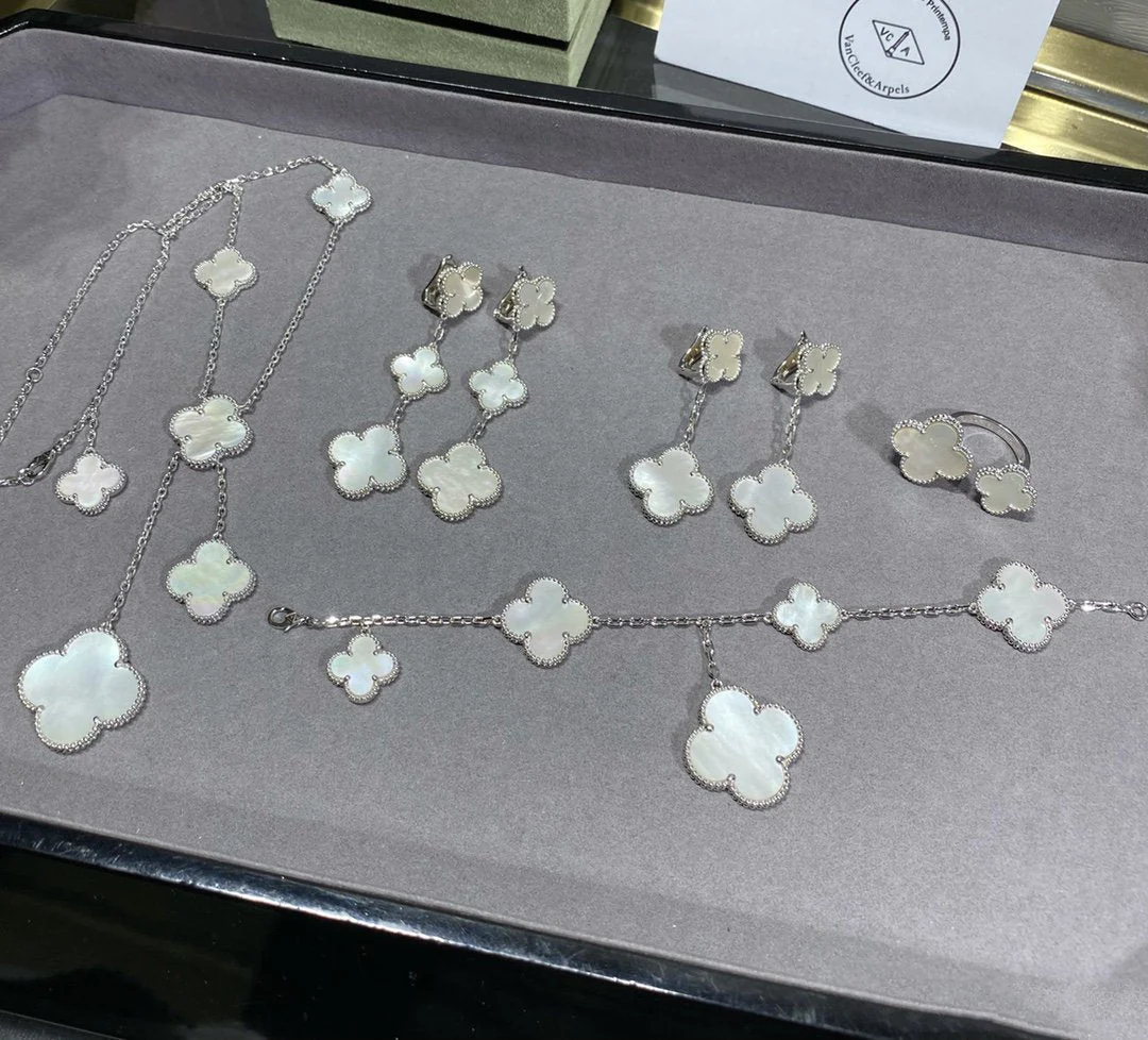 [Van Cleef & Arpels] 5 MOTIF WHITE MOP SILVER BRACELET