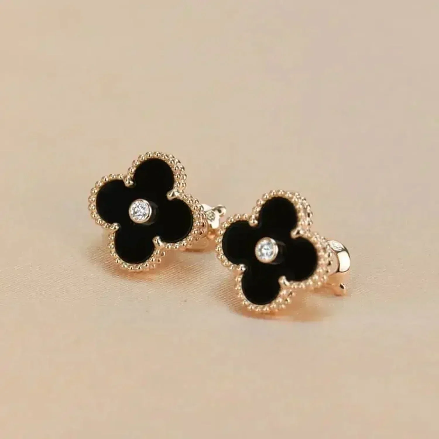 [Van Cleef & Arpels] MEDIUM 1 MOTIFS ONYX DIAMOND EARRINGS