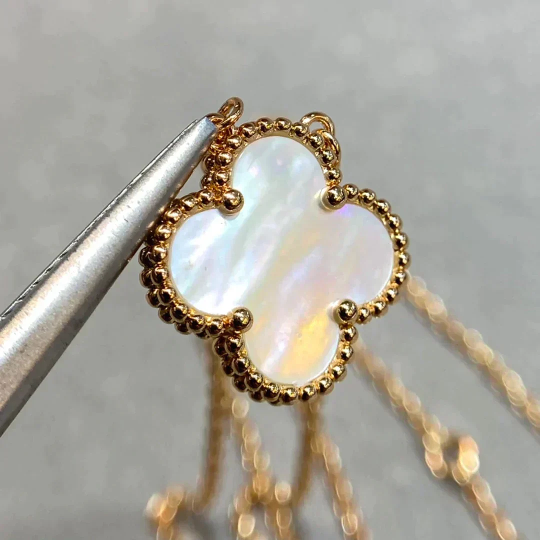 [Van Cleef & Arpels]  15MM WHITE MOTHER OF PEARL NECKLACE