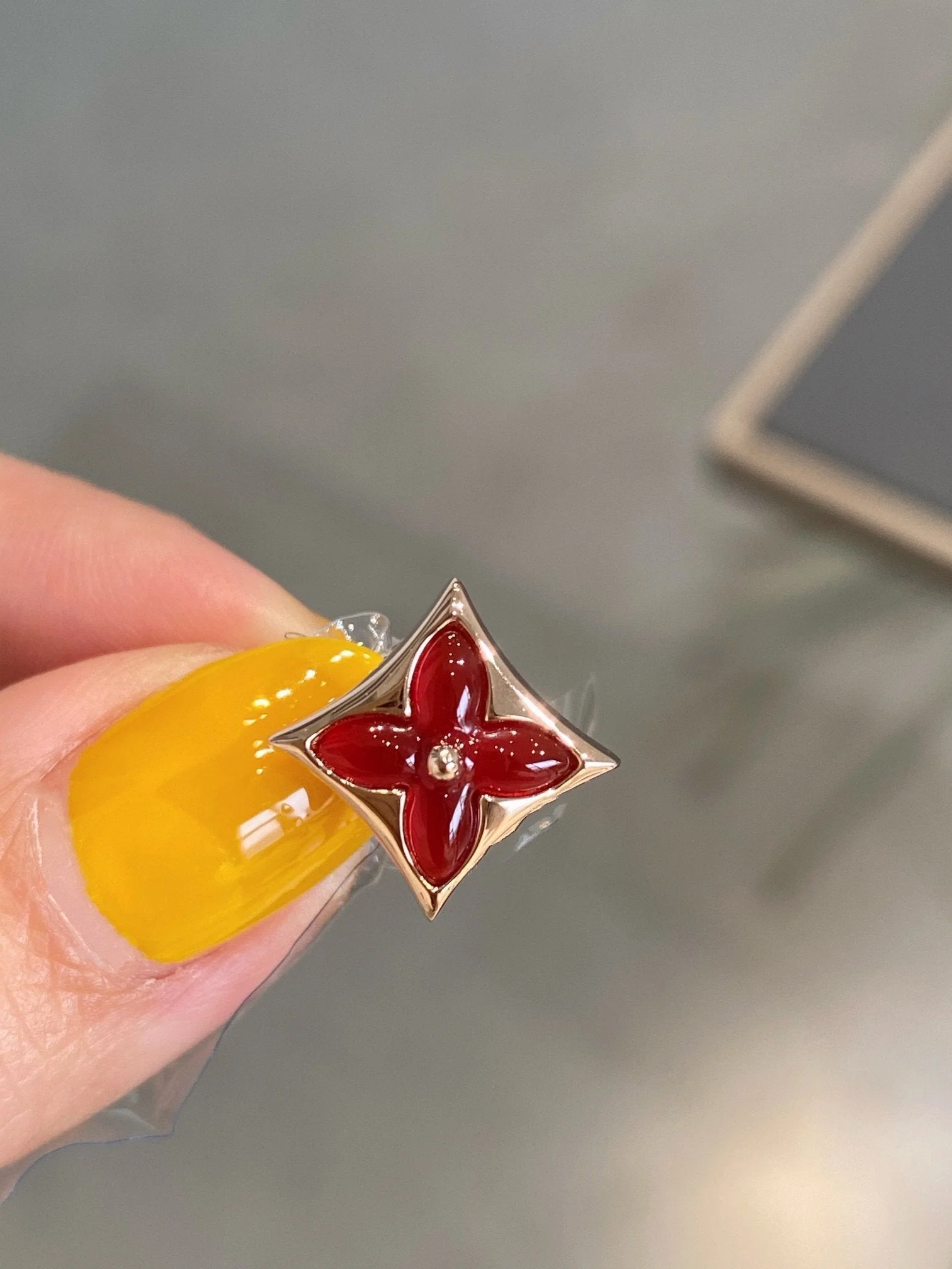 [Louis vuitton]STAR AND SUN PINK GOLD CARNELIAN STUD EARRINGS