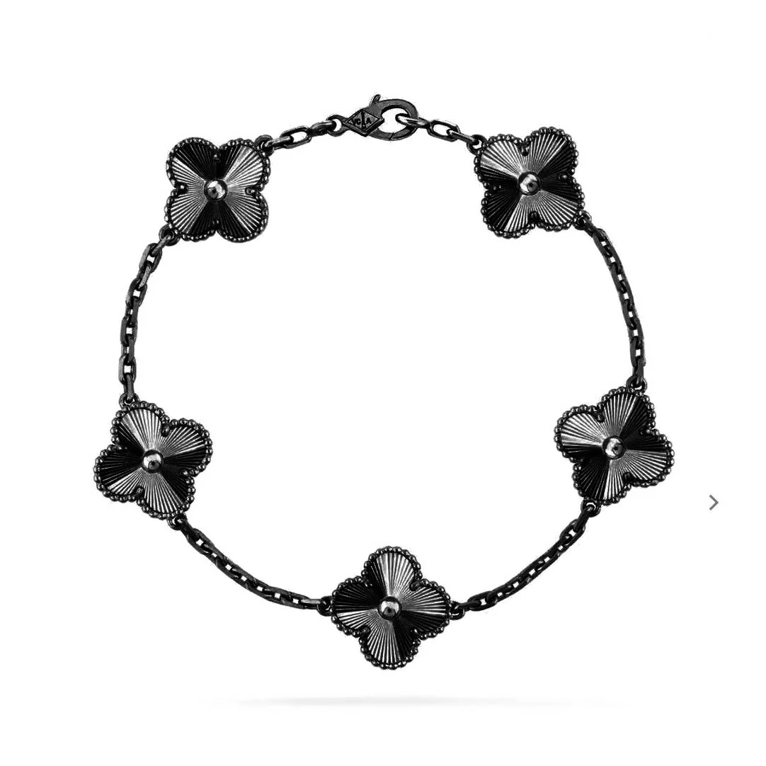 [Van Cleef & Arpels] 5 MOTIF BLACK BRACELET