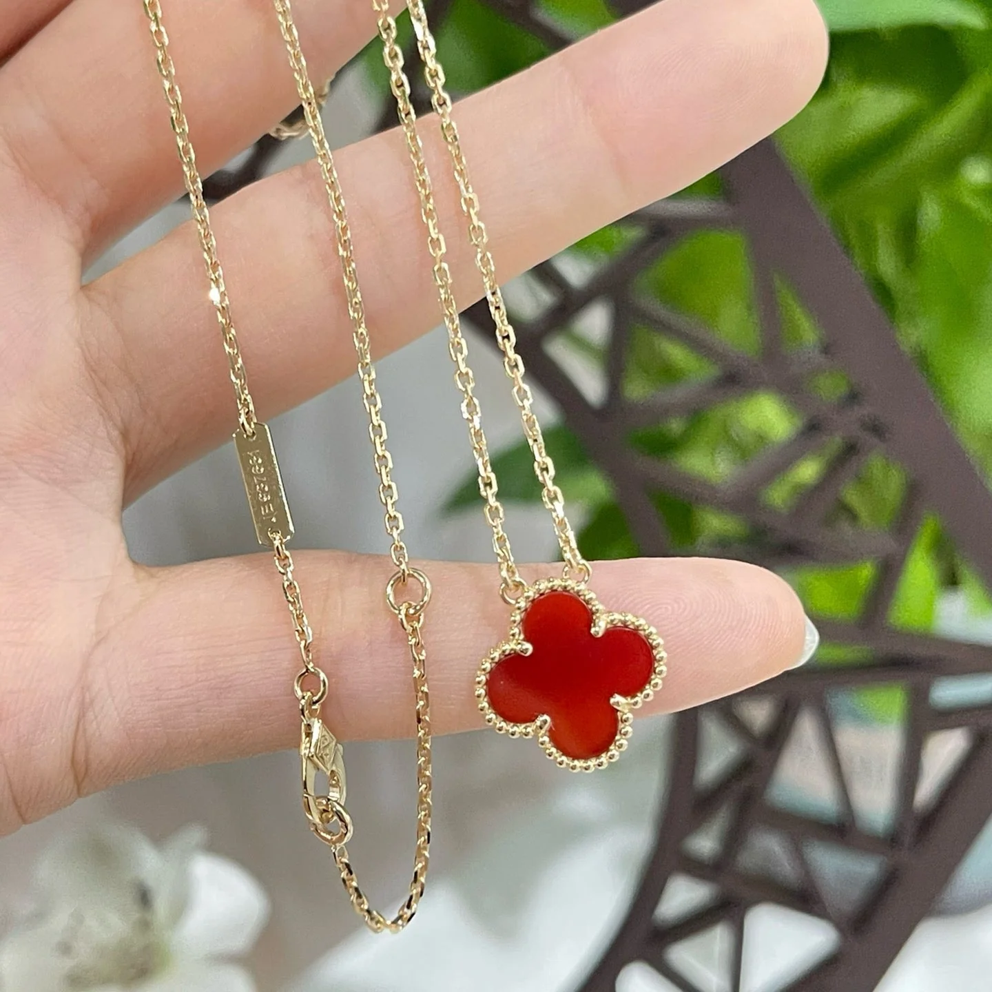 [Van Cleef & Arpels] 15MM CARNELIAN SINGLE FLOWER NECKLACE