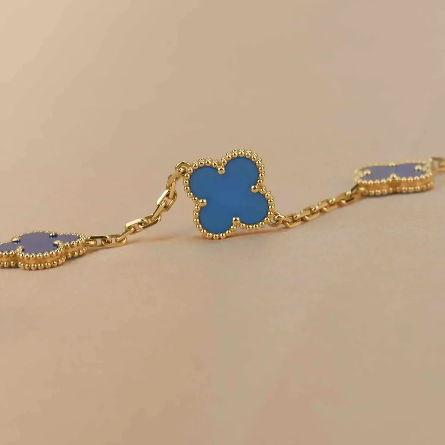 [Van Cleef & Arpels] 5 MOTIFS BLUE AGATE BRACELET