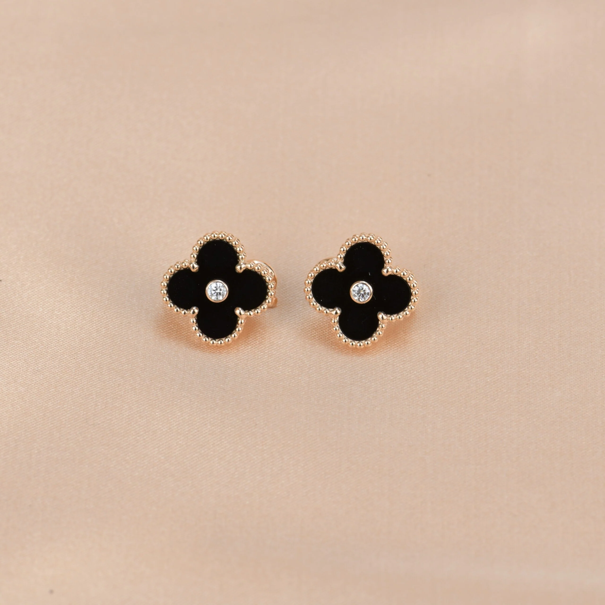 [Van Cleef & Arpels] MEDIUM 1 MOTIFS ONYX DIAMOND EARRINGS