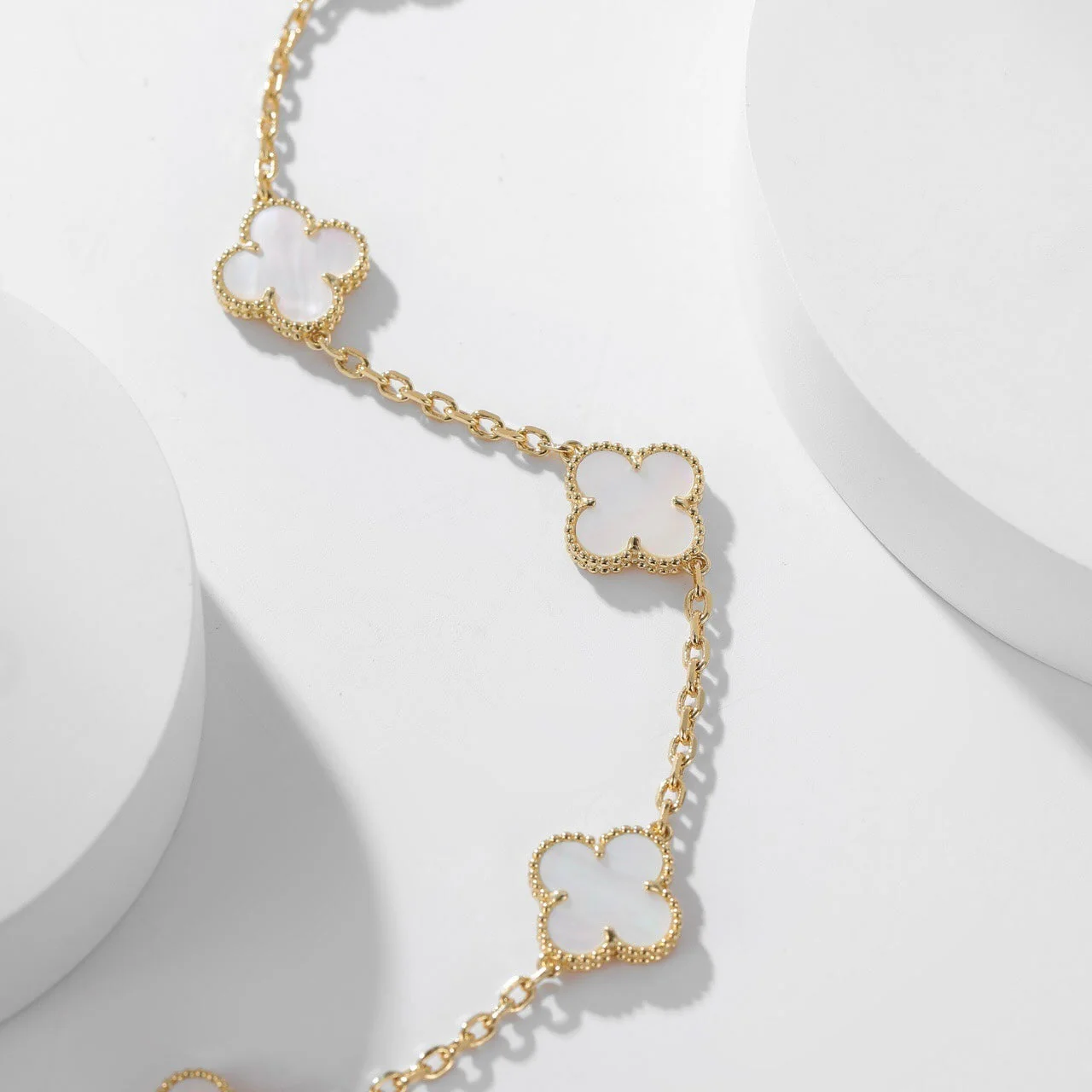 [Van Cleef & Arpels] 10 MOTIFS WHITE MOTHER OF PEARL NECKLACE
