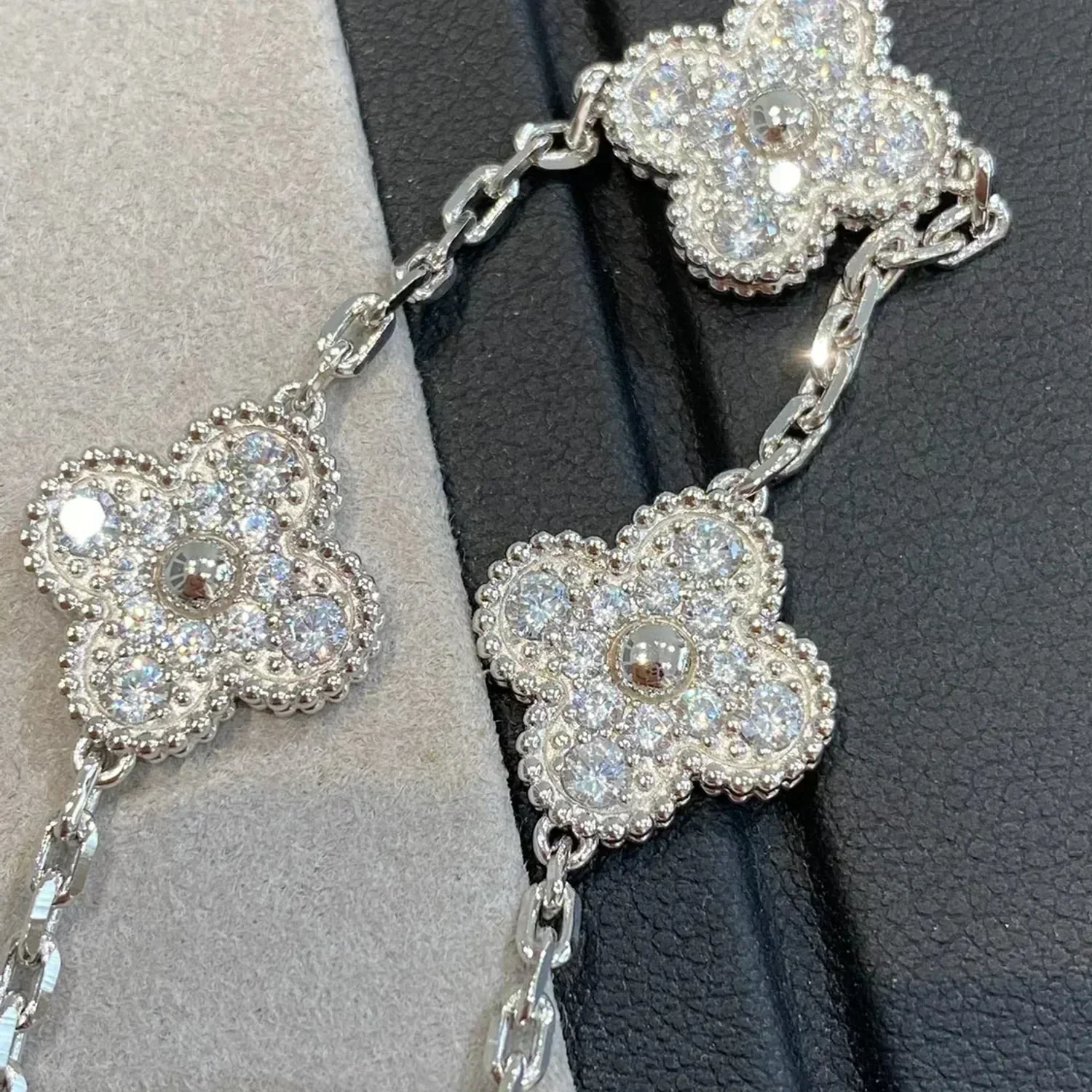 [Van Cleef & Arpels] 5 MOTIFS  DIAMOND BRACELET SILVER