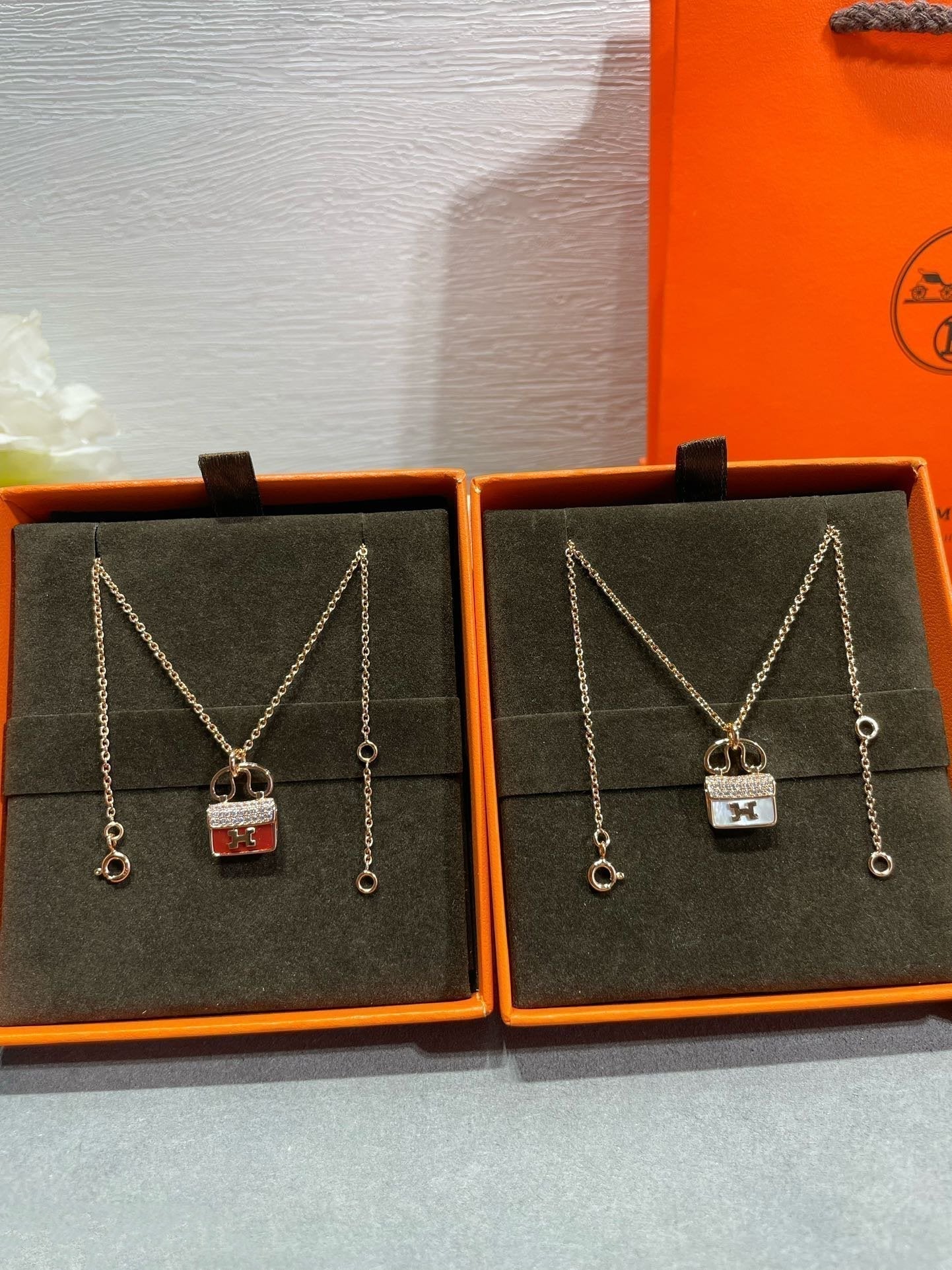 [Hermes]H CIRCE MOISSANITE PENDANT NECKLACE GOLD