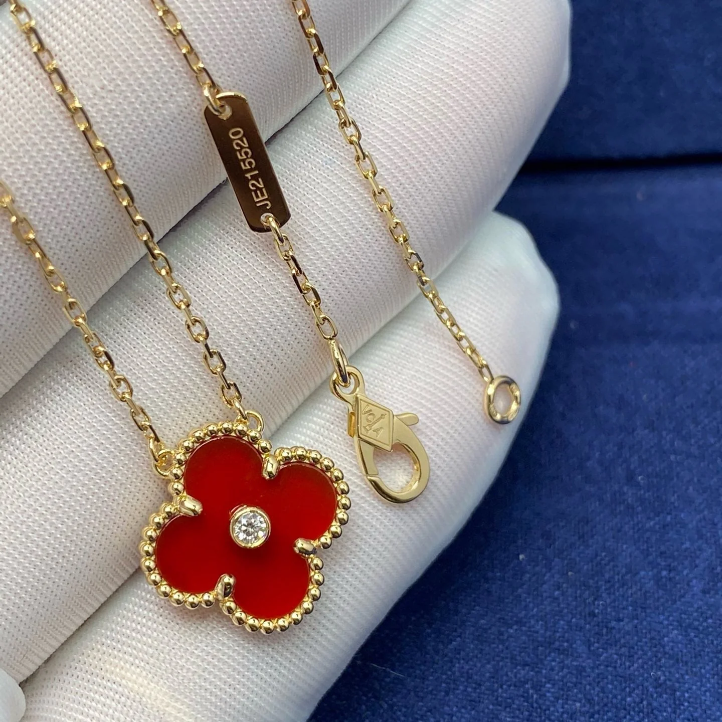 [Van Cleef & Arpels] 15MM DIAMOND CARNELIAN NECKLACE