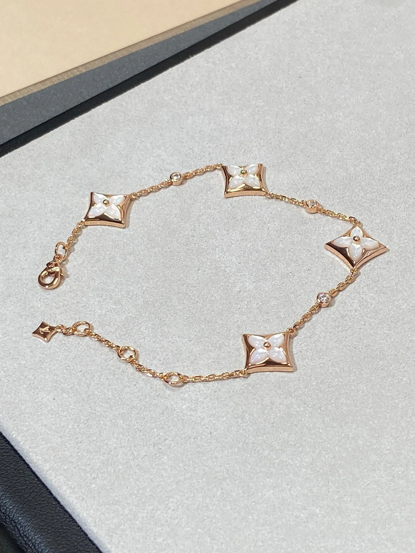 [Louis vuitton]STAR 4 MOTIF MOP DIAMOND PINK GOLD BRACELET