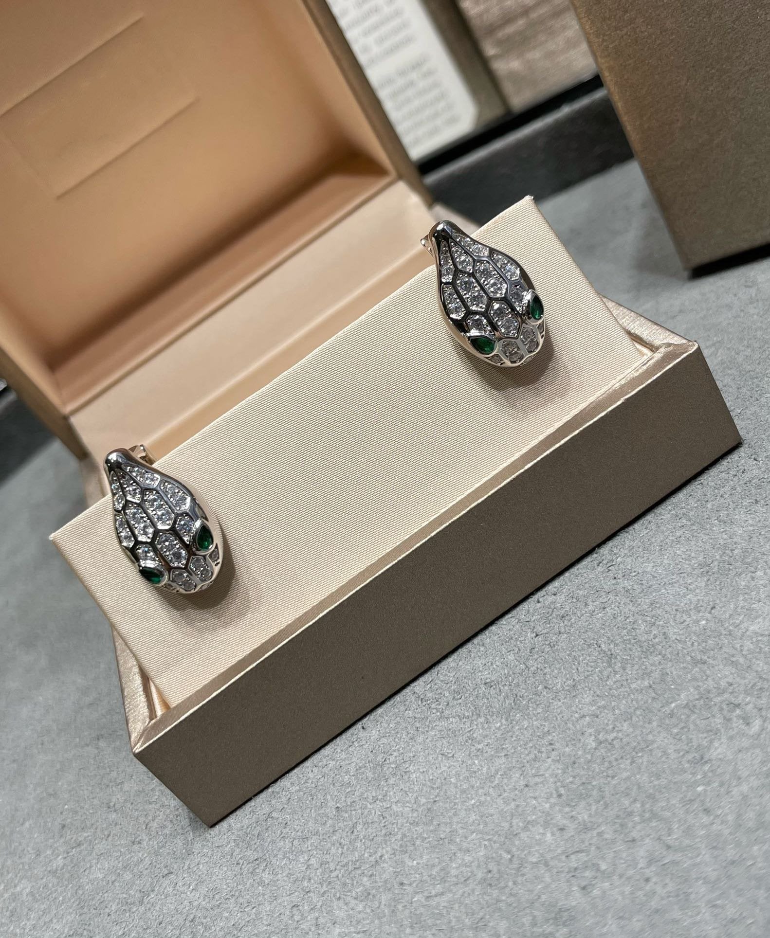[Bulgari]SERPENT DIAMOND STUD EARRINGS