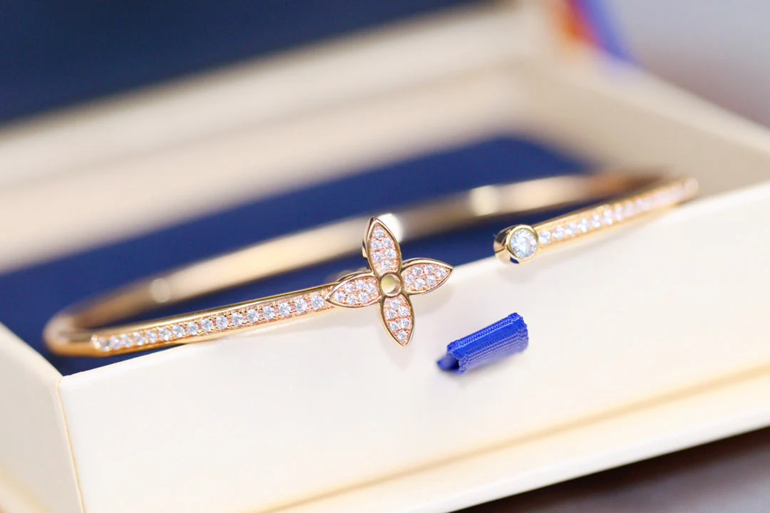 [Louis vuitton]IDYLLE PINK GOLD OPEN BRACELET DIAMOND PAVED