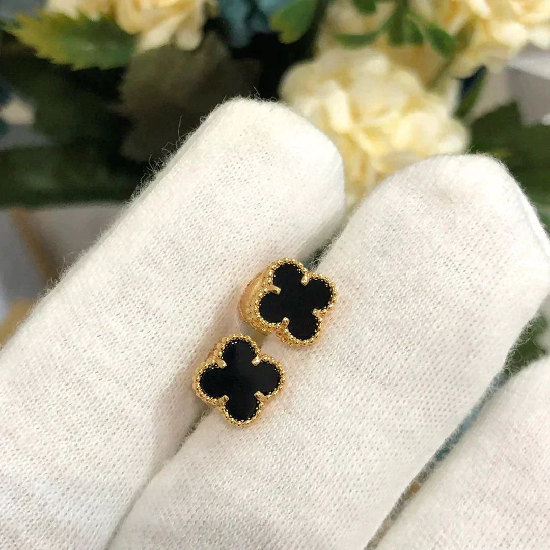 [Van Cleef & Arpels] MINI 9.5MM BLACK MOP EARRINGS