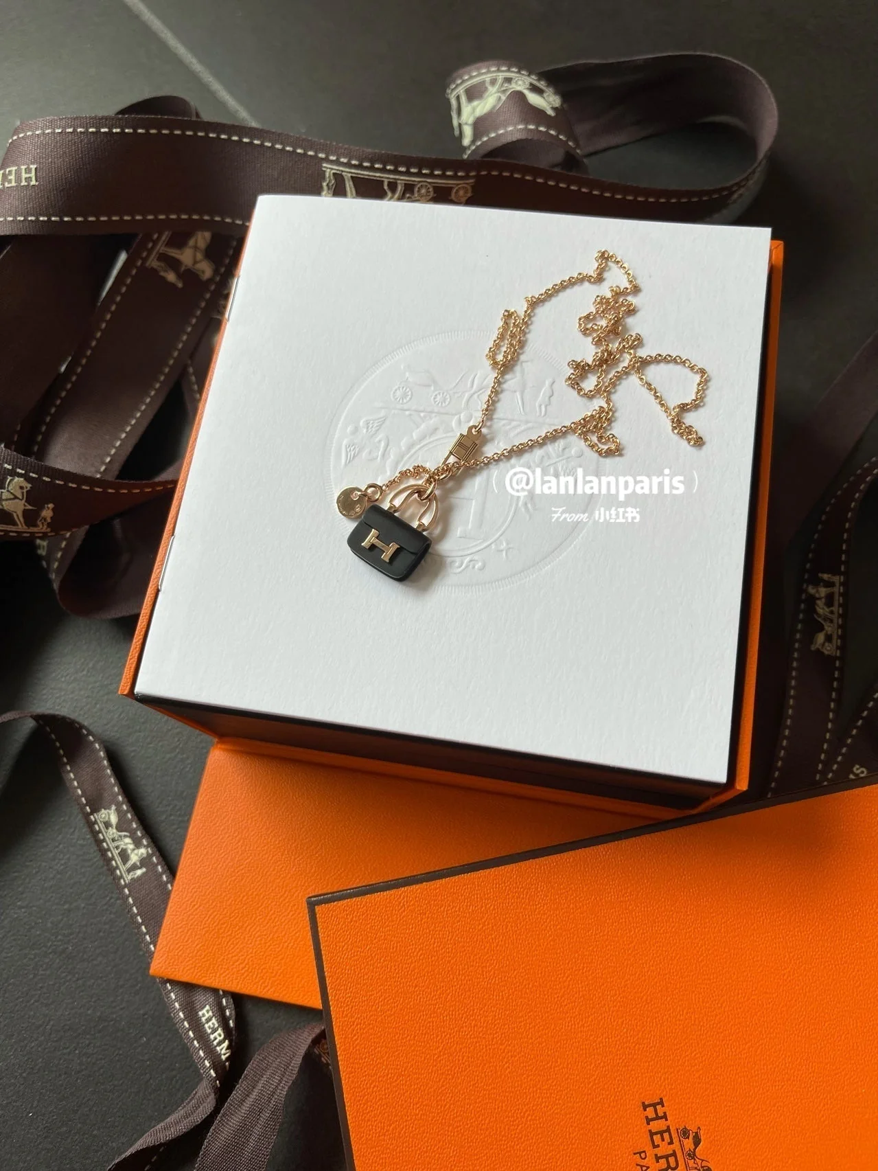 [Hermes]CONSTANCE BLACK PEDANT PINK GOLD NECKLACE