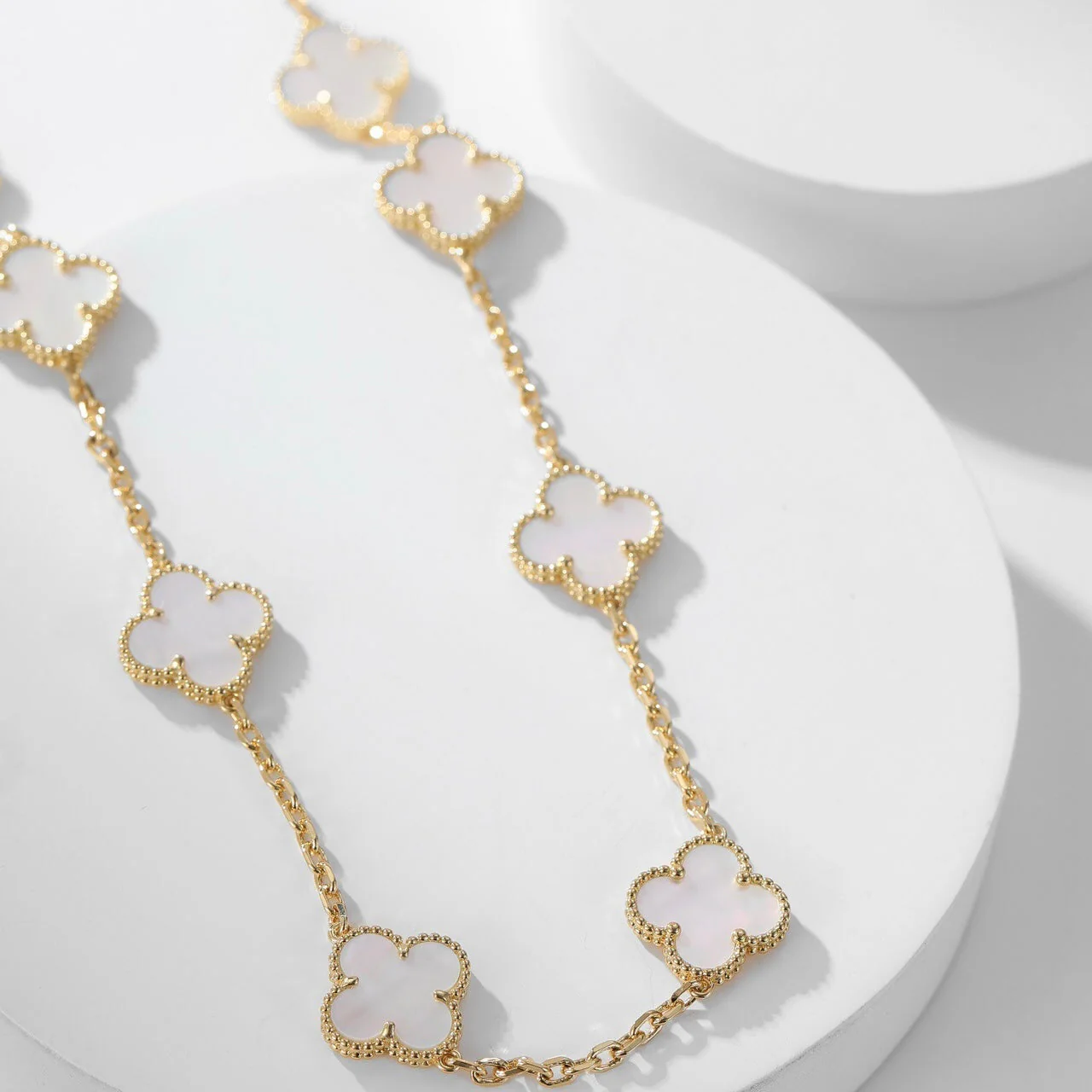 [Van Cleef & Arpels] 10 MOTIFS WHITE MOTHER OF PEARL NECKLACE