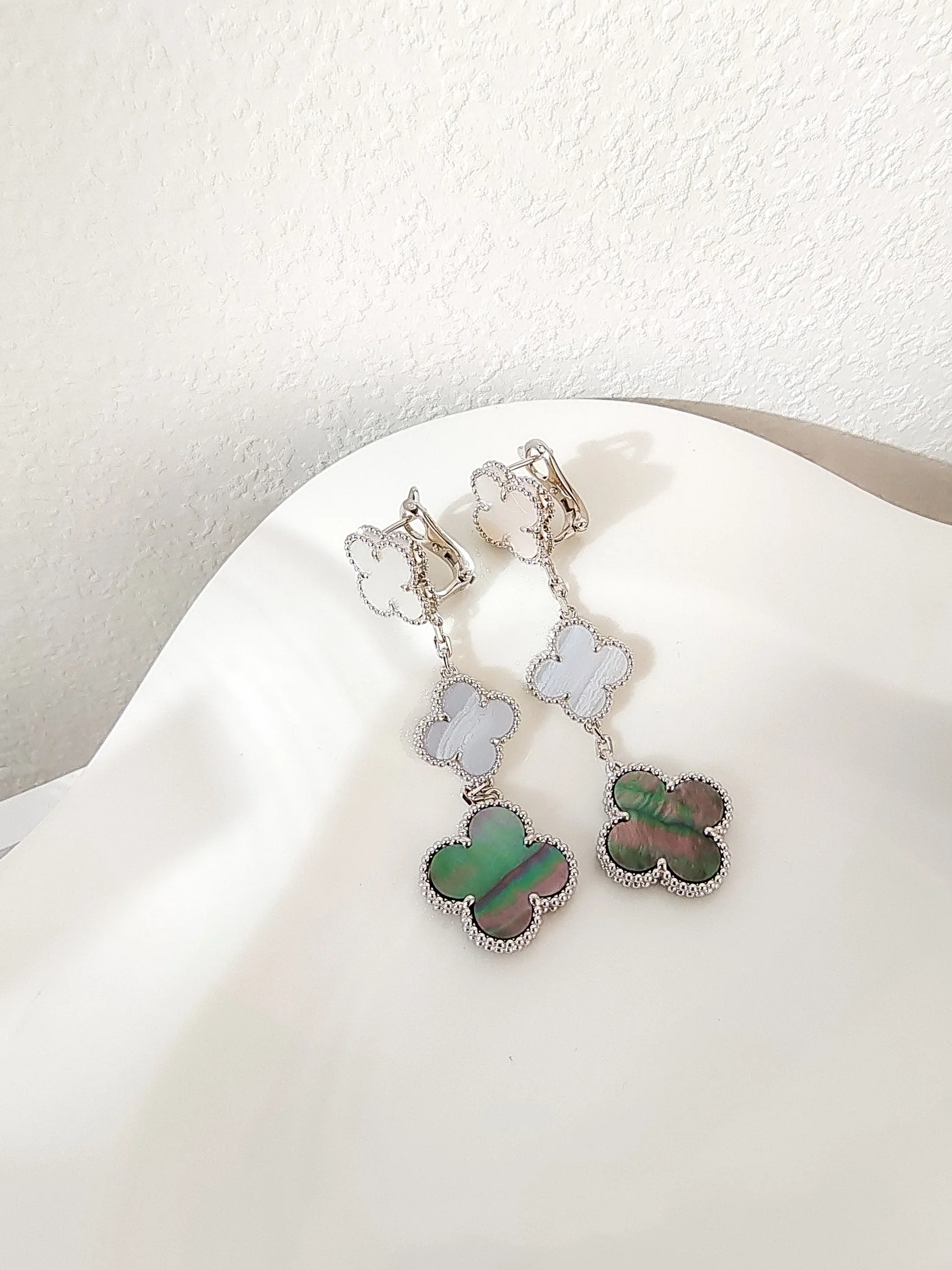 [Van Cleef & Arpels] 3 MOTIFS CHALCEDONY DARK MOP SILVER EARRINGS