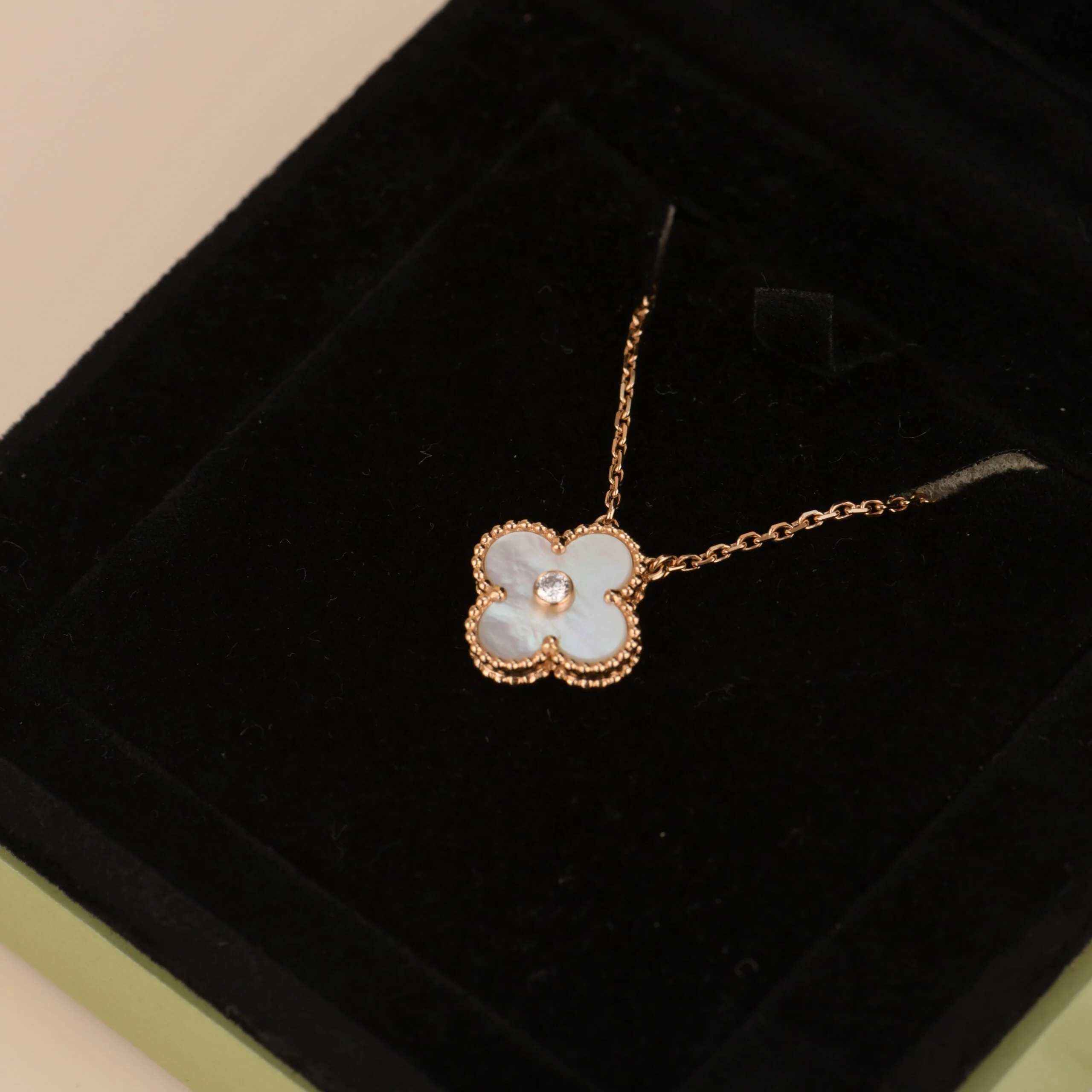 [Van Cleef & Arpels] 15MM DIAMOND WHITE FRITILLARIA NECKLACE
