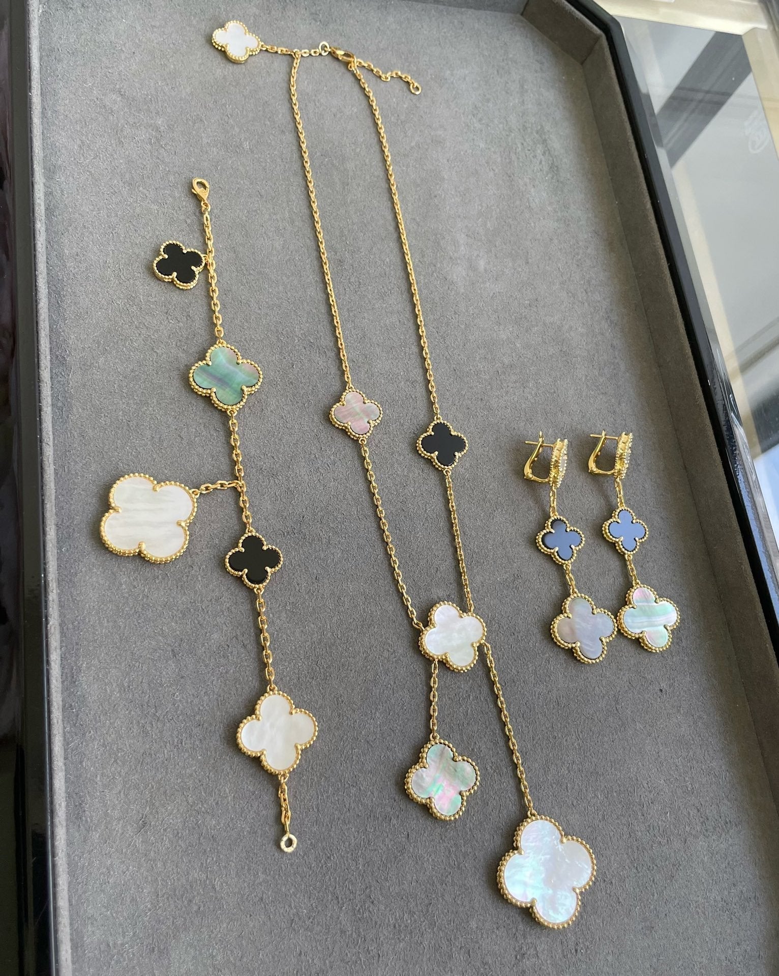 [Van Cleef & Arpels] 3 MOTIF MOP ONYX DARK MOP PINK GOLD EARRINGS