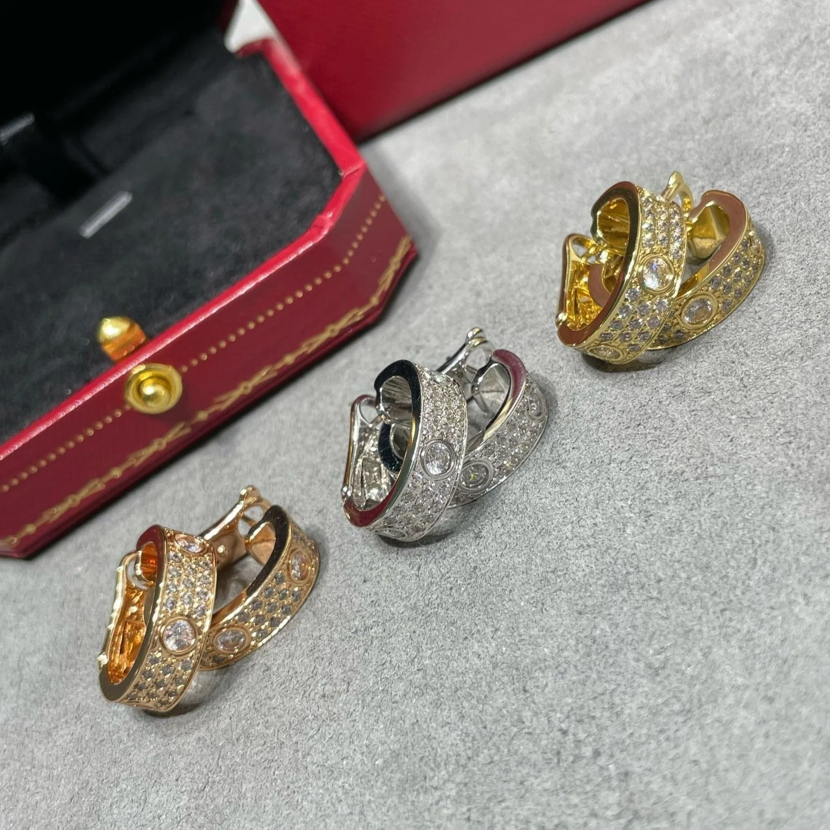[Cartier]LOVE 5.5MM DIAMOND PAVED EARRINGS